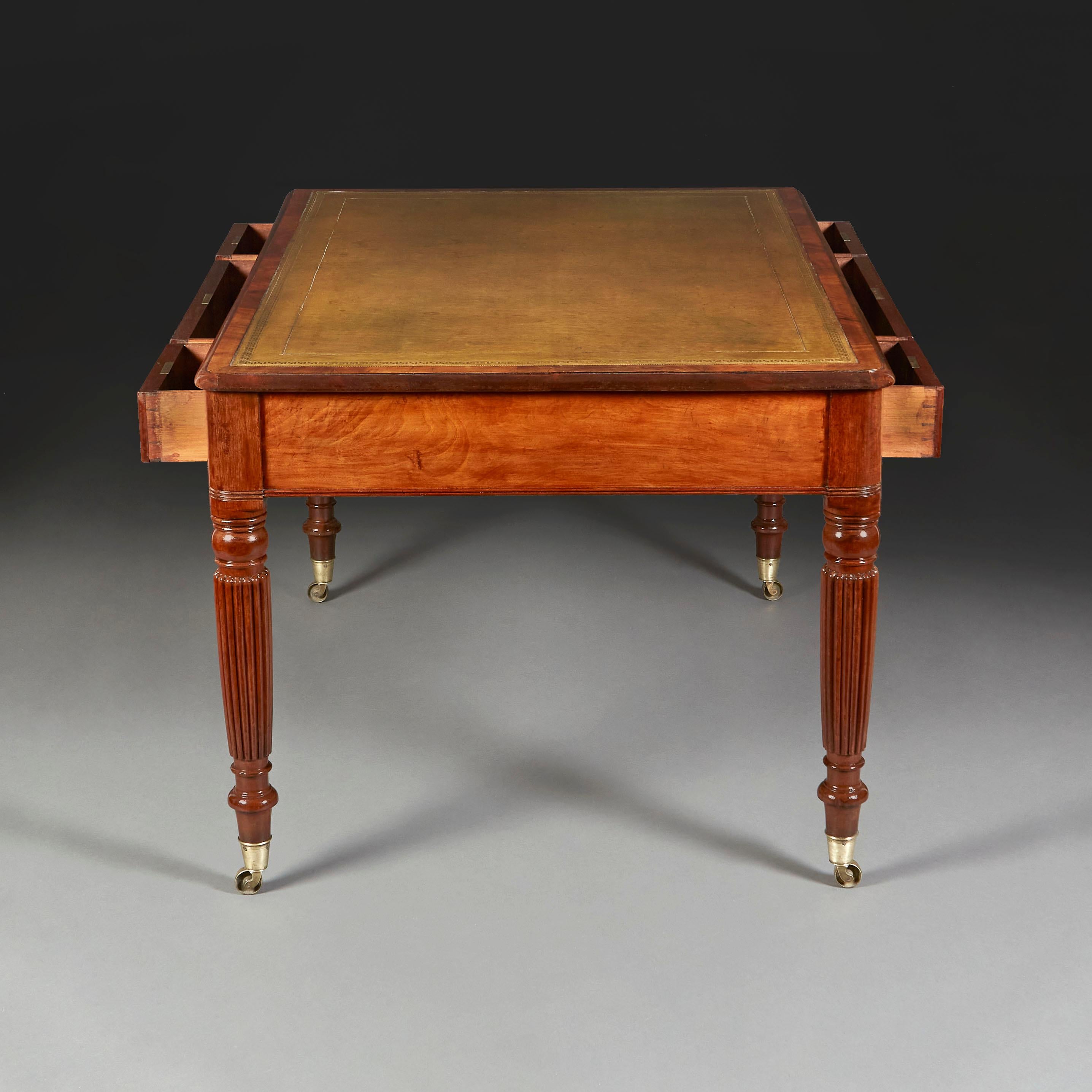 Belle table à écrire du début du XIXe siècle estampillée Gillows en vente 1