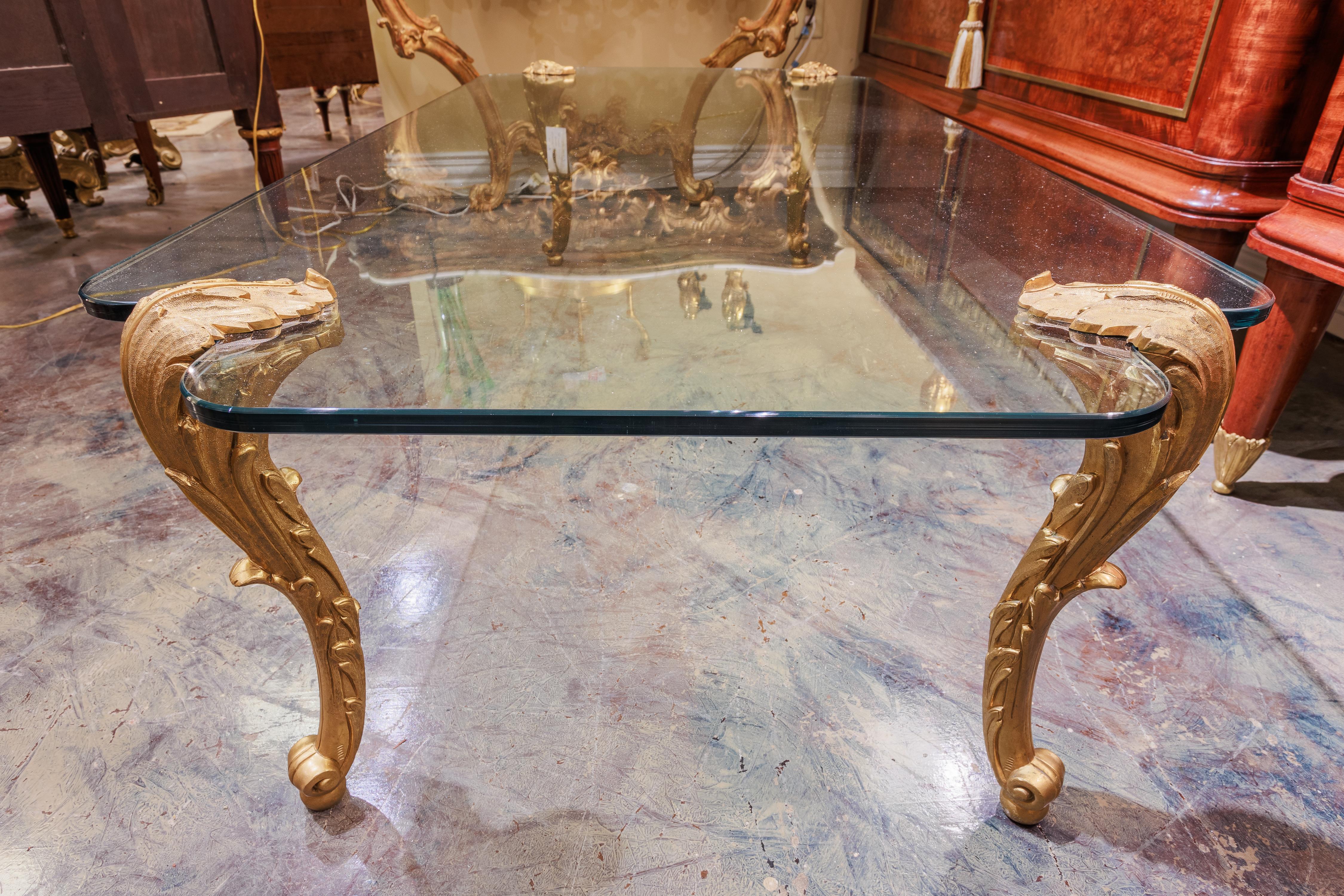 Louis XV Belle table de cocktail XV P.E Guerin du début du 20e siècle en bronze doré de conception française en vente