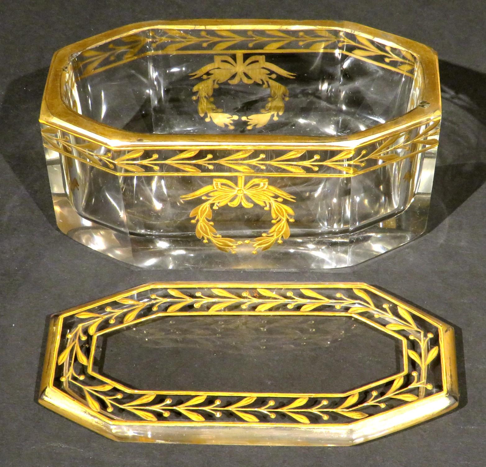 Pot ou boîte en verre décoré de dorures du début du 20e siècle, vers 1920 Bon état - En vente à Ottawa, Ontario