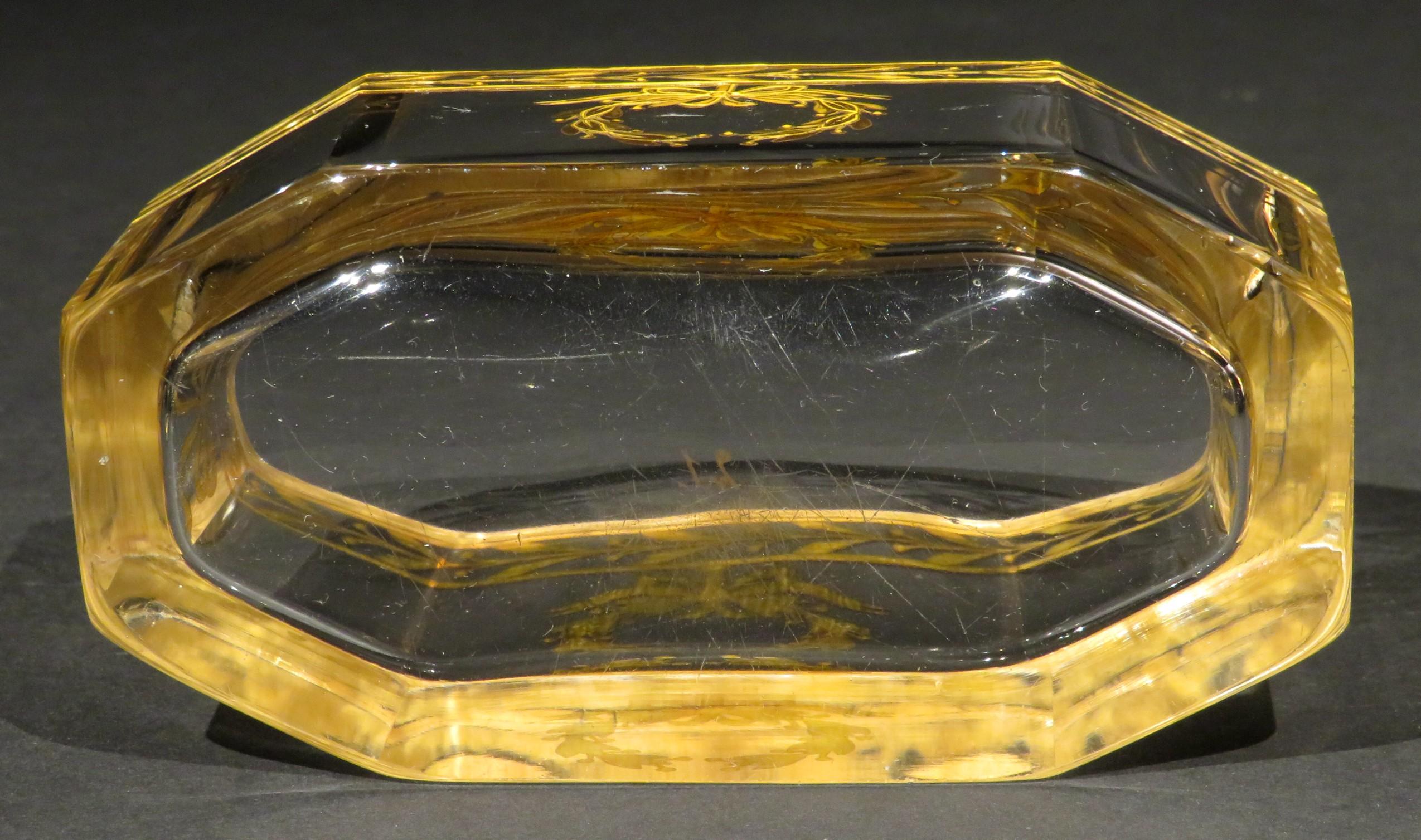20ième siècle Pot ou boîte en verre décoré de dorures du début du 20e siècle, vers 1920 en vente