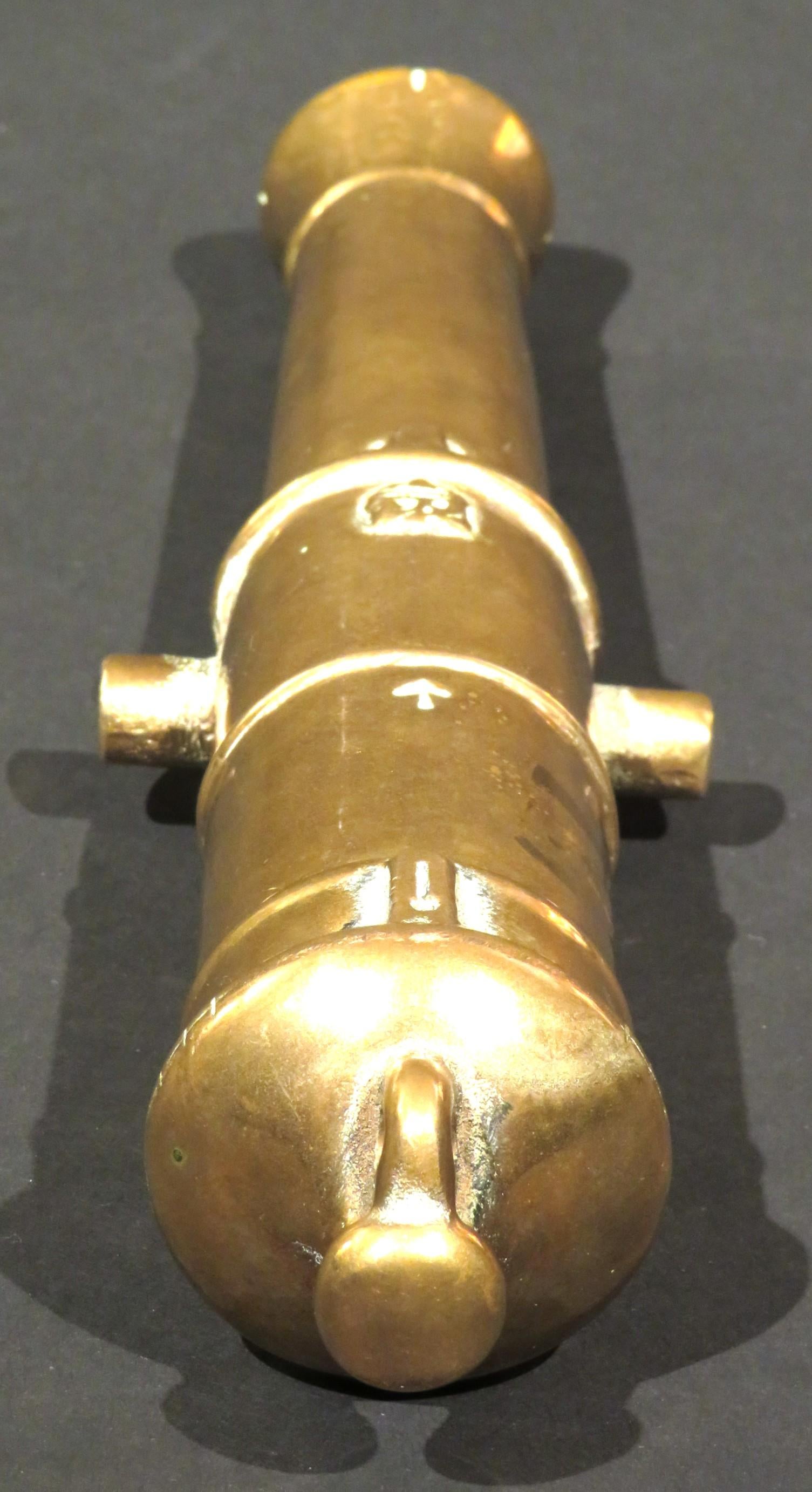 A Fine Model of a 19th C. British 24-Pounder Muzzle-Loading Smoothbore Cannon In Good Condition For Sale In Ottawa, Ontario