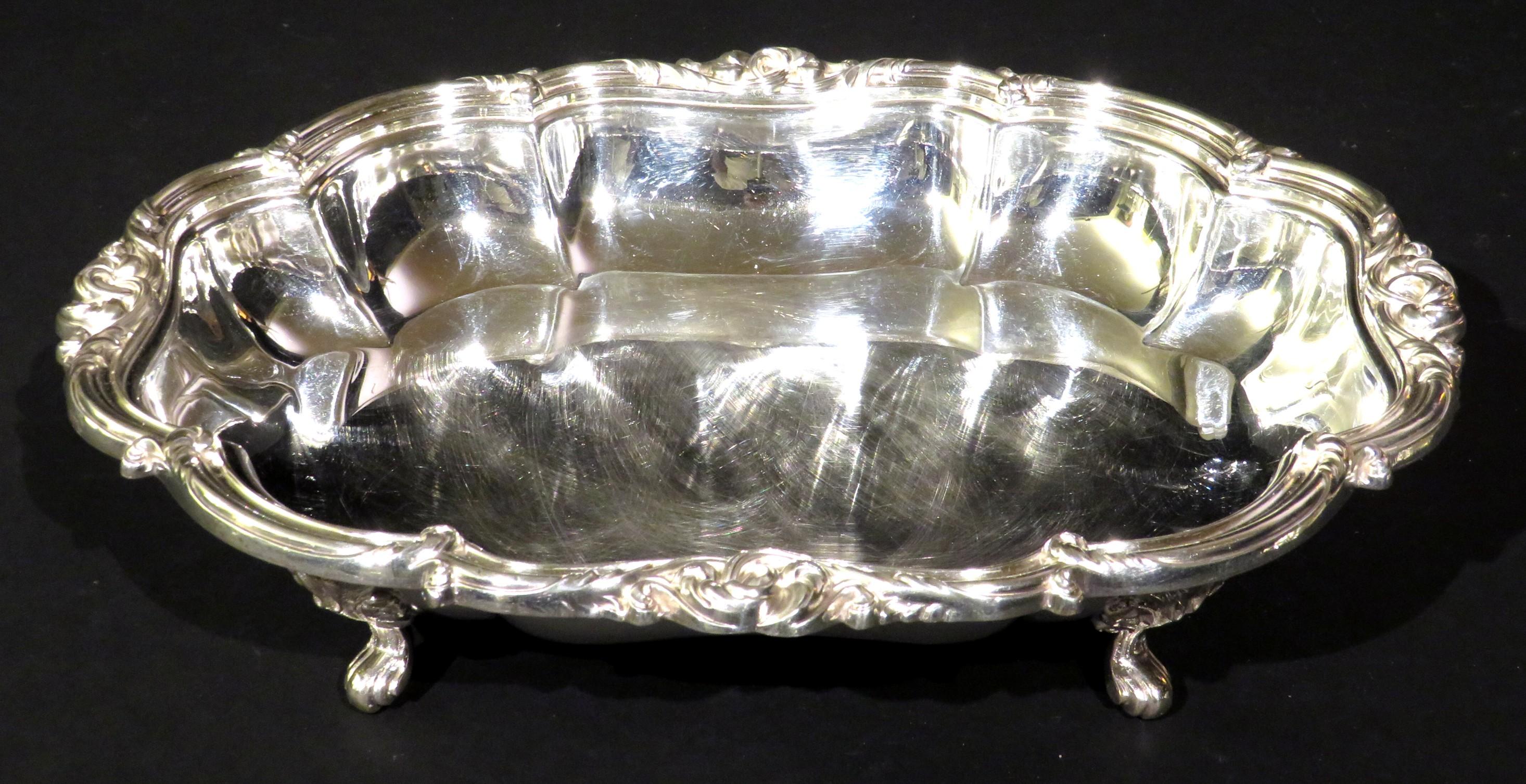 English A Fine Early 20th Century Silver Plated Entrée Dish, England Circa 1900 For Sale