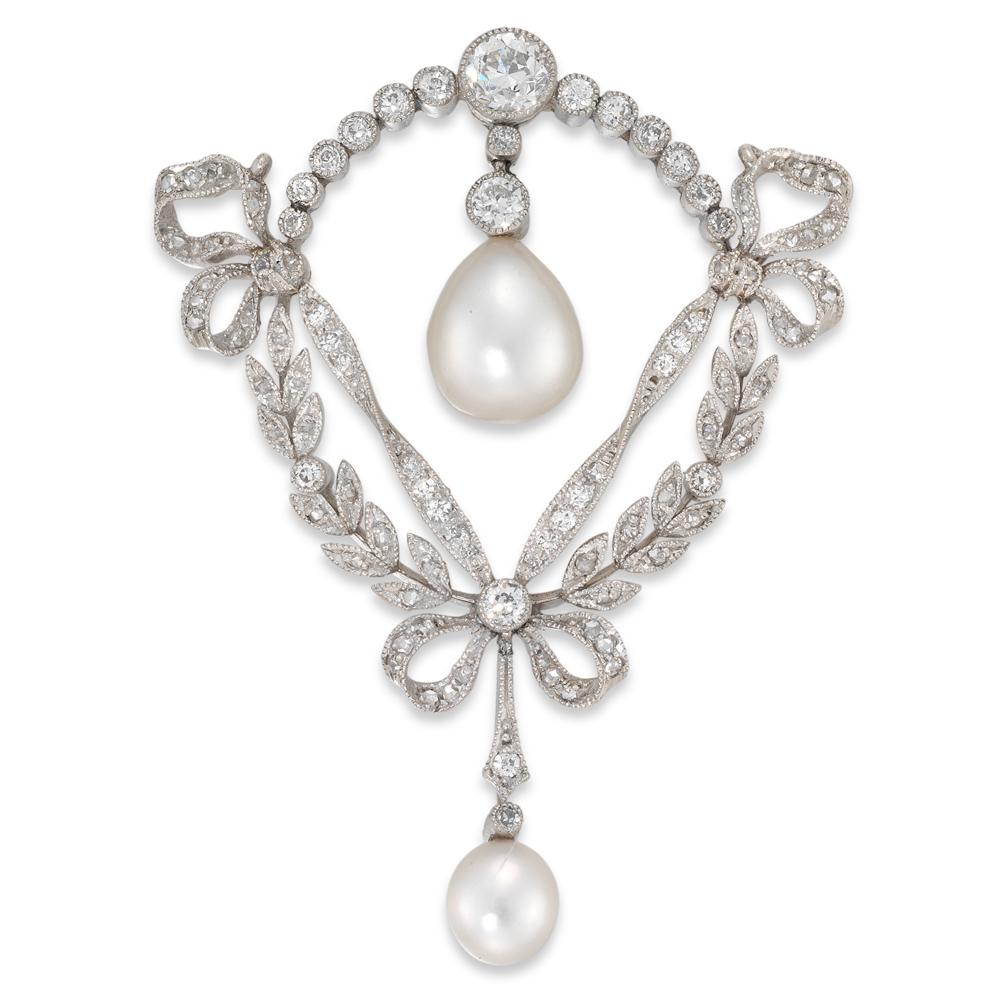 Fine Edwardian Natural Pearl and Diamond Necklace/ Brooch In Good Condition In London, GB
