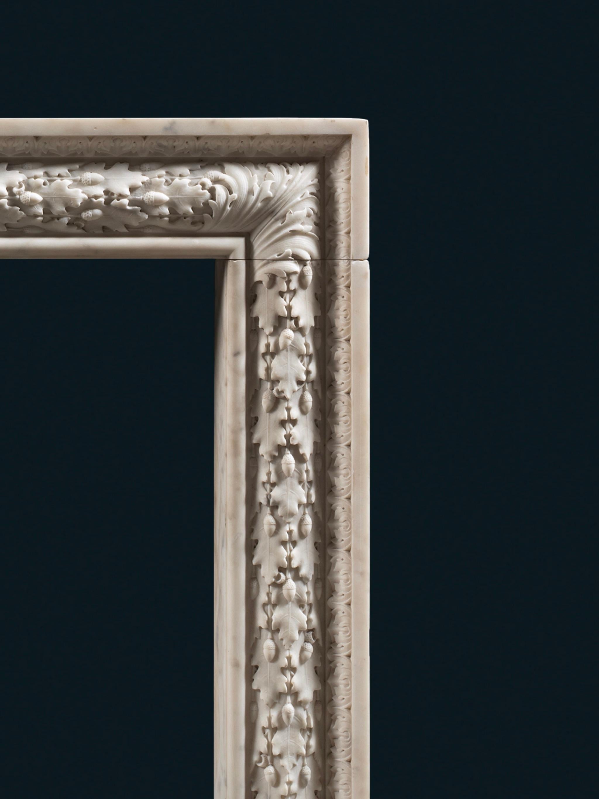 Sculpté Une belle cheminée du XVIIIe siècle en marbre statuaire blanc