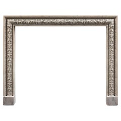 Une belle cheminée du XVIIIe siècle en marbre statuaire blanc