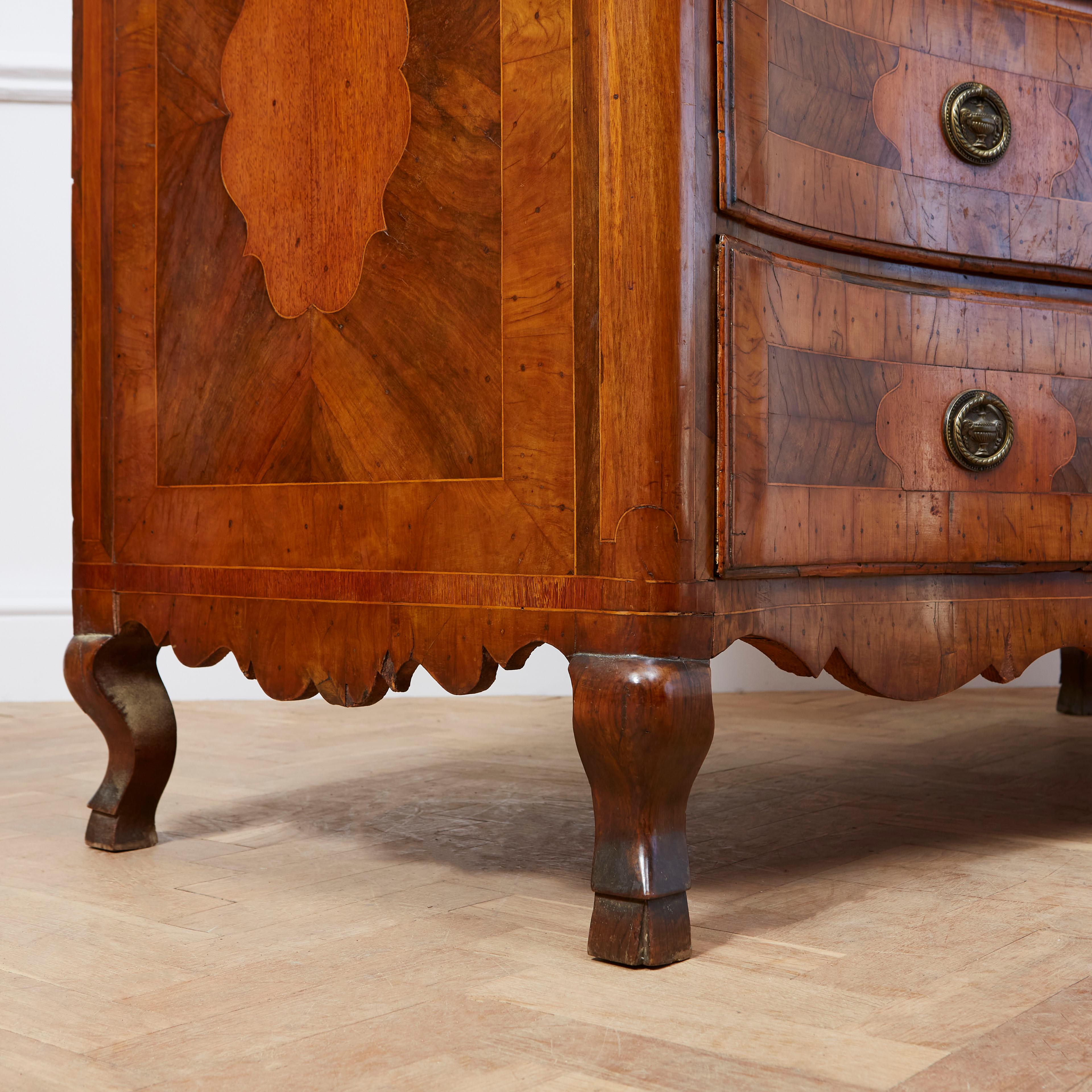 Fine Eighteenth Century Serpentine Commode For Sale 2