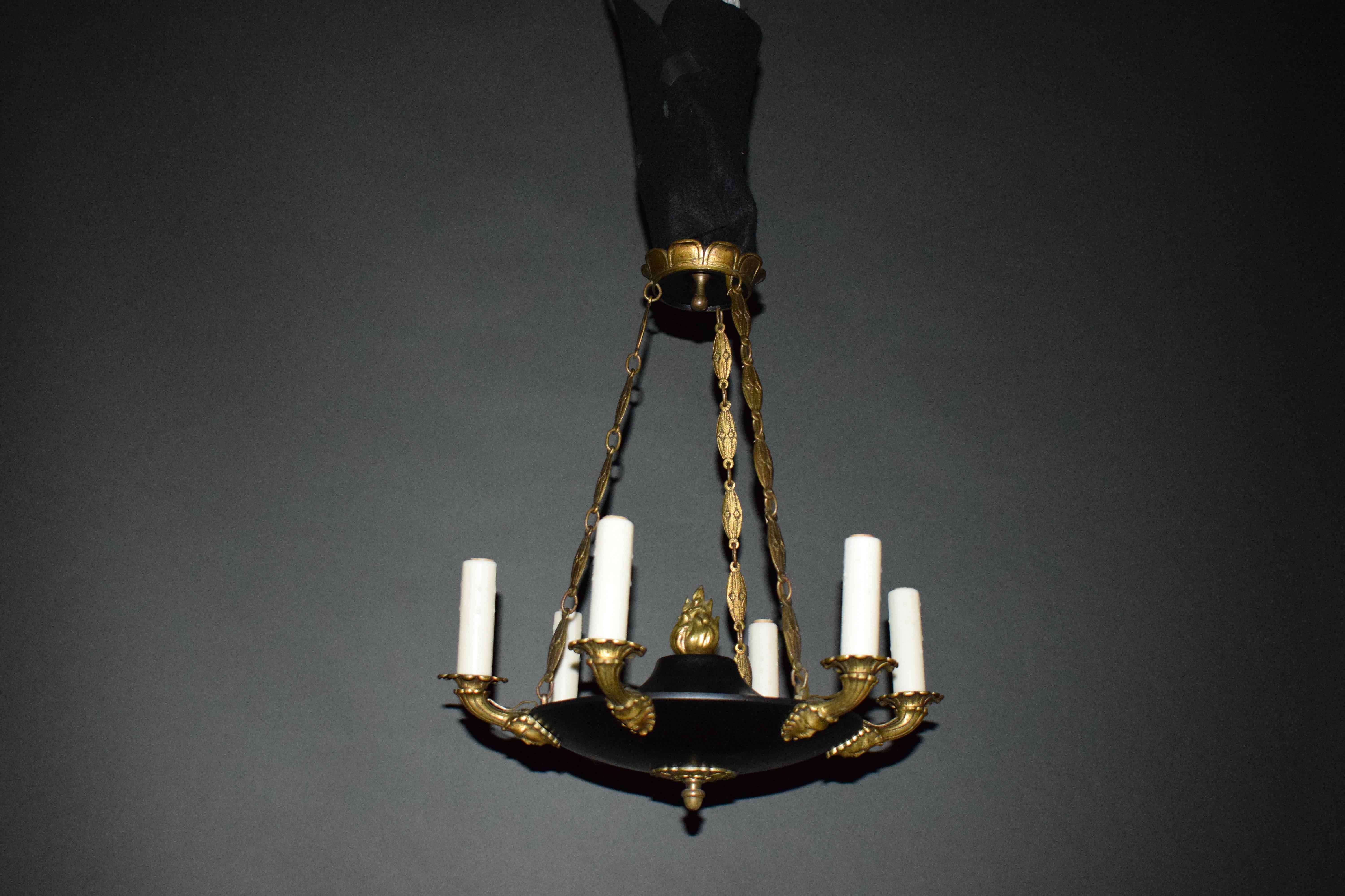 A fine and elegant Empire style chandelier. France, circa 1910. 6 lights
Dimensions: 21.5