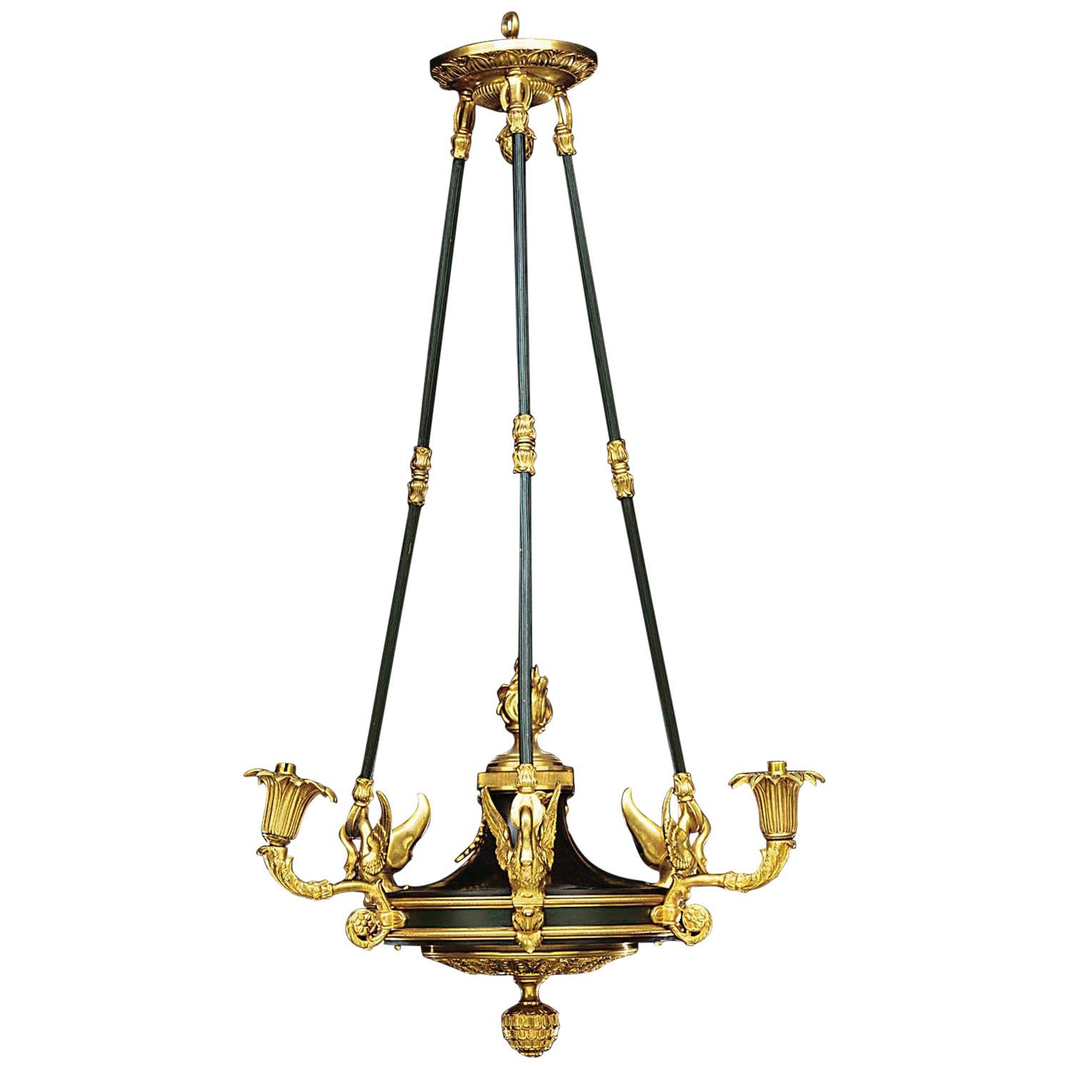 Lustre à trois lumières de style Empire en bronze doré patiné, datant d'environ 1900