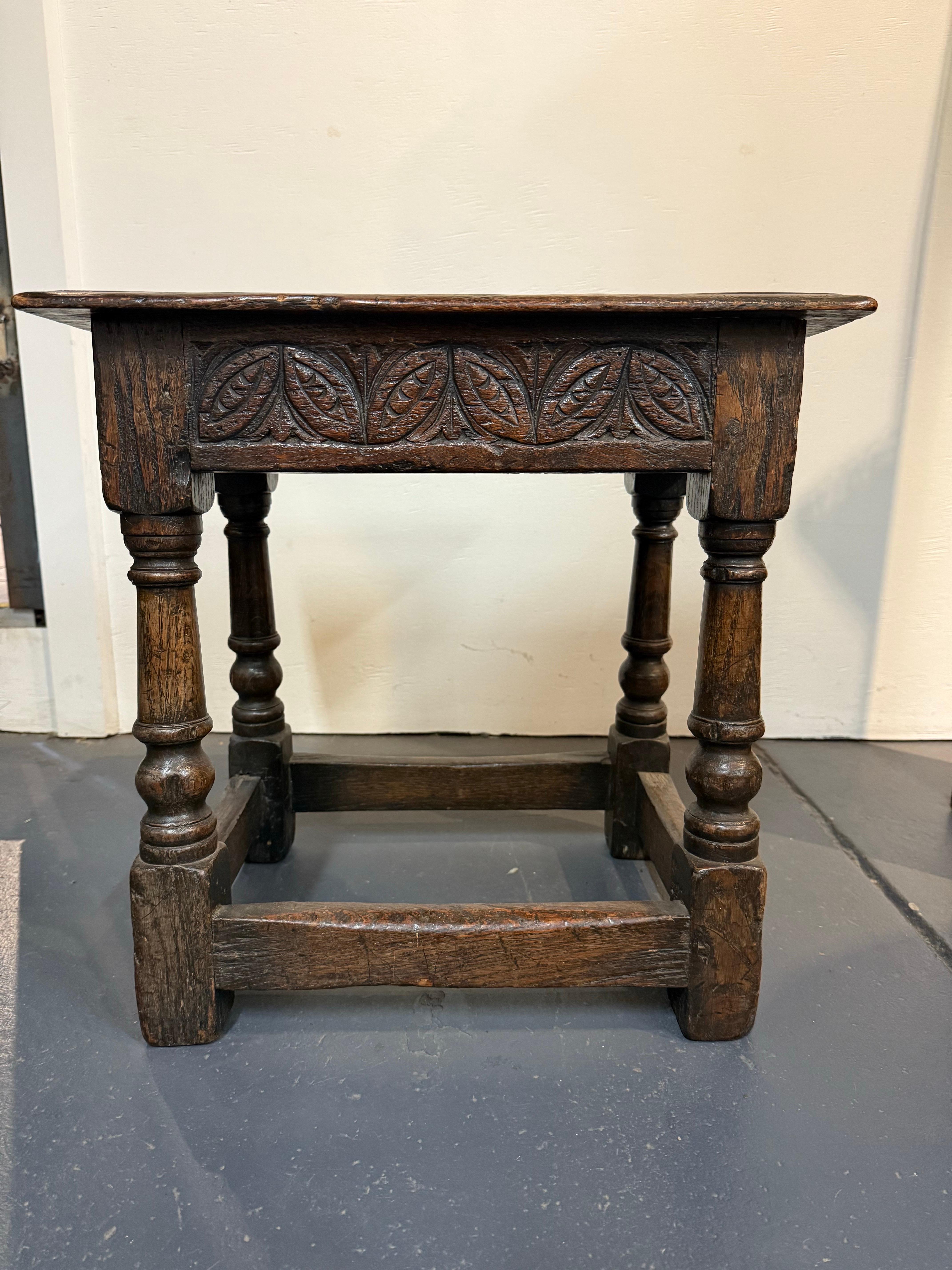 Anglais Tabouret en chêne anglais, XVIIIe siècle en vente