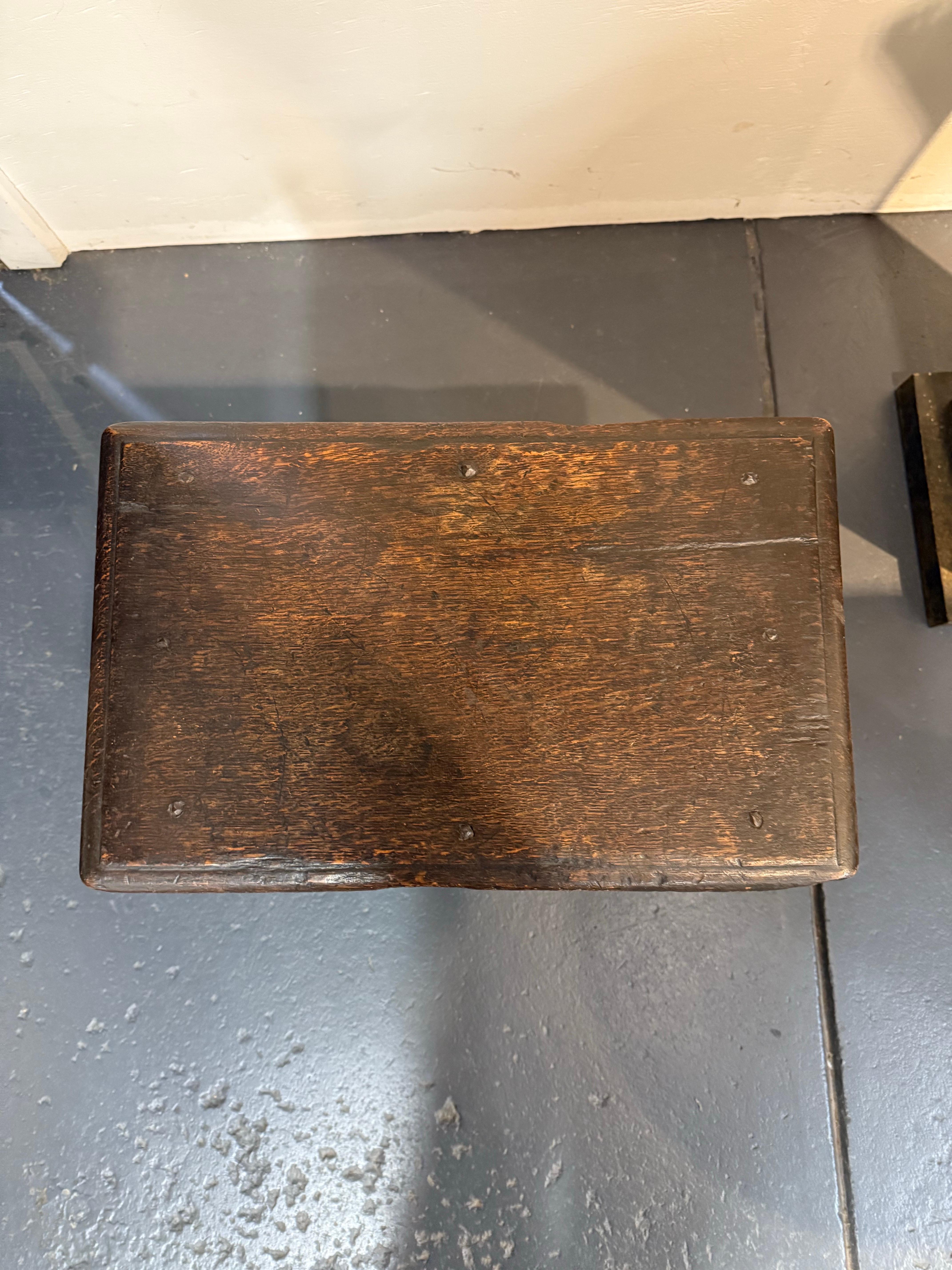 Tabouret en chêne anglais, XVIIIe siècle en vente 2