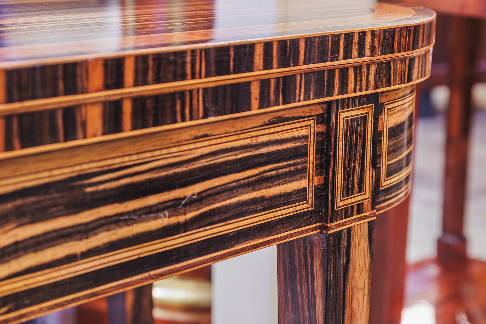 Eine feine 19. Jahrhundert Englisch Regency Kalamander Holz Spieltisch . Filz innen 
