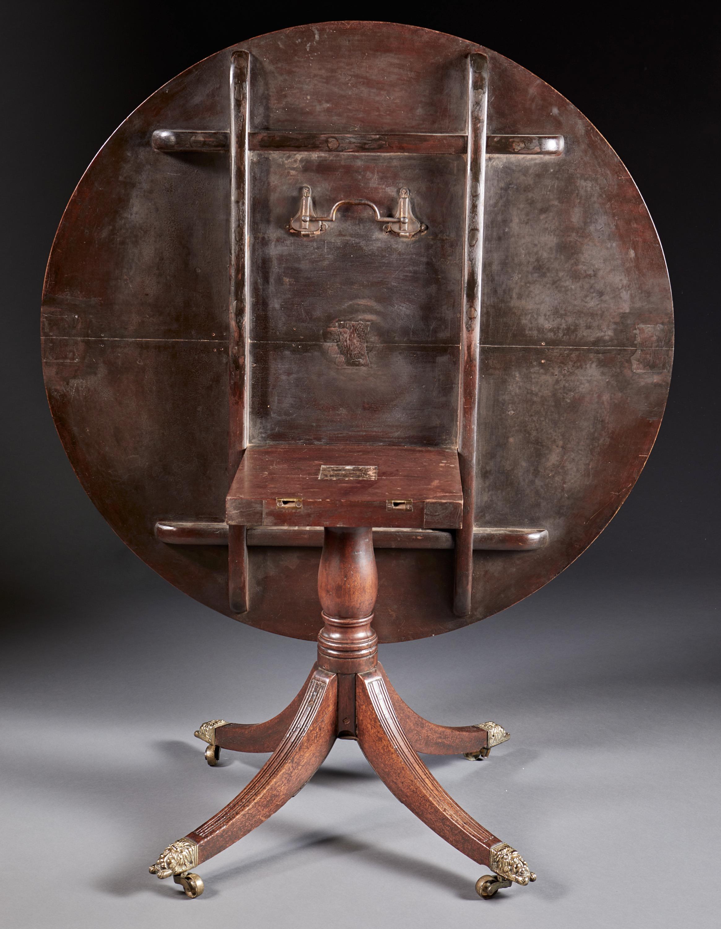 Fine English Sheraton Period Round Breakfast Table, Circa 1790 In Good Condition For Sale In Woodbury, CT