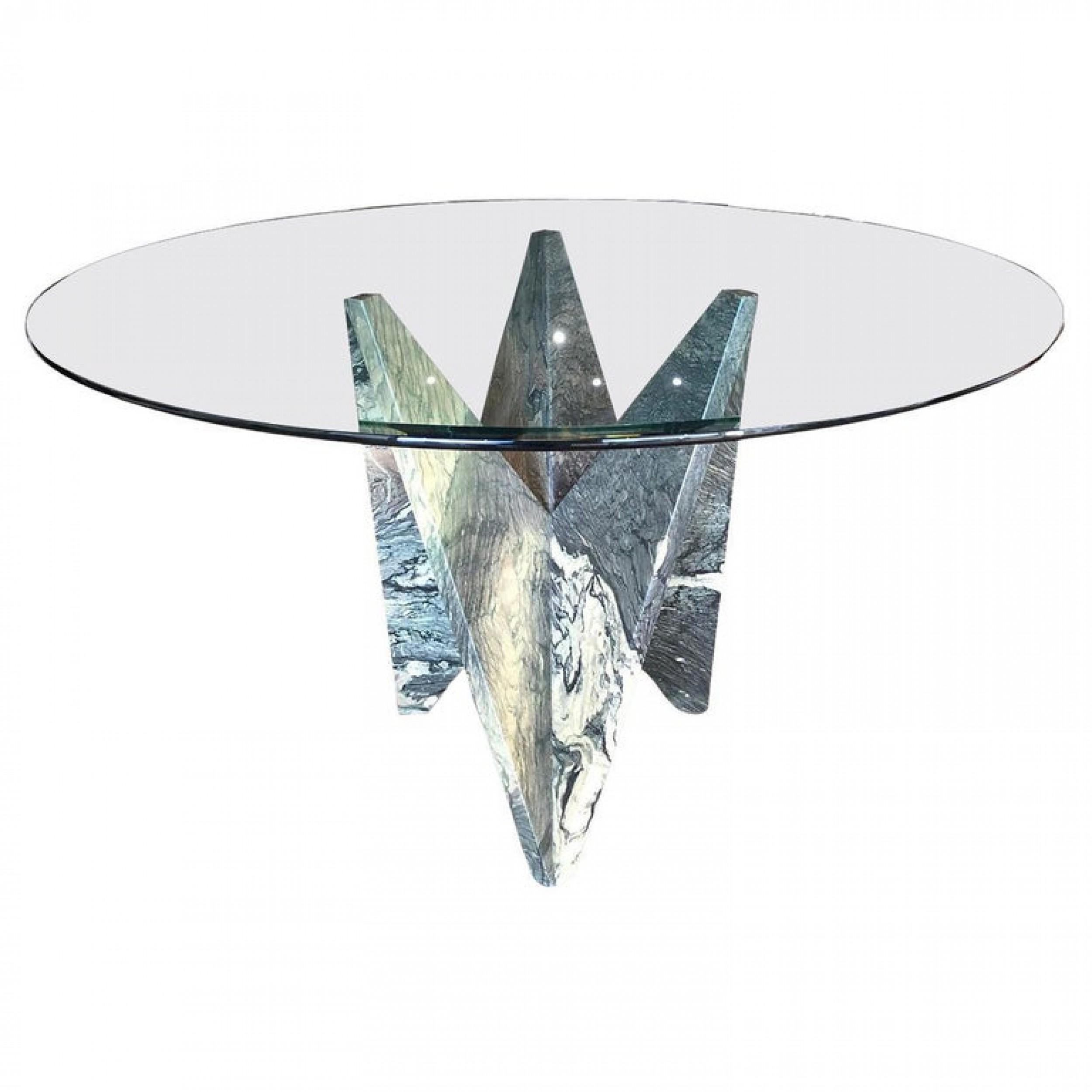 Ein feiner Tisch aus facettiertem Serpentinmarmor von Ferrari im Angebot