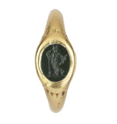 A Fine Finger-Ring set with a Heliotrope Intaglio of a Warrior