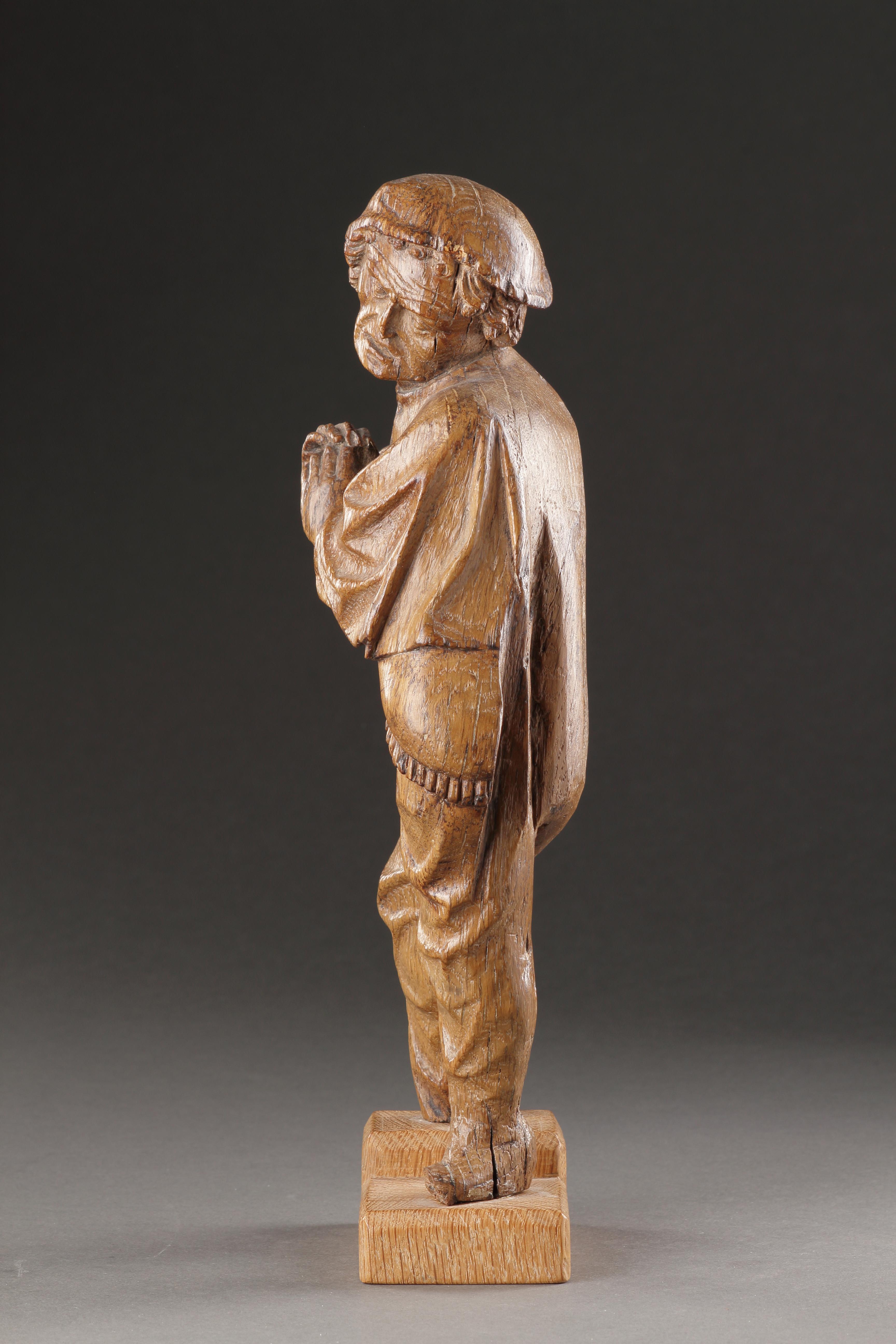 A Fine Flemish Carved Figure of a Man In Good Condition For Sale In London, GB