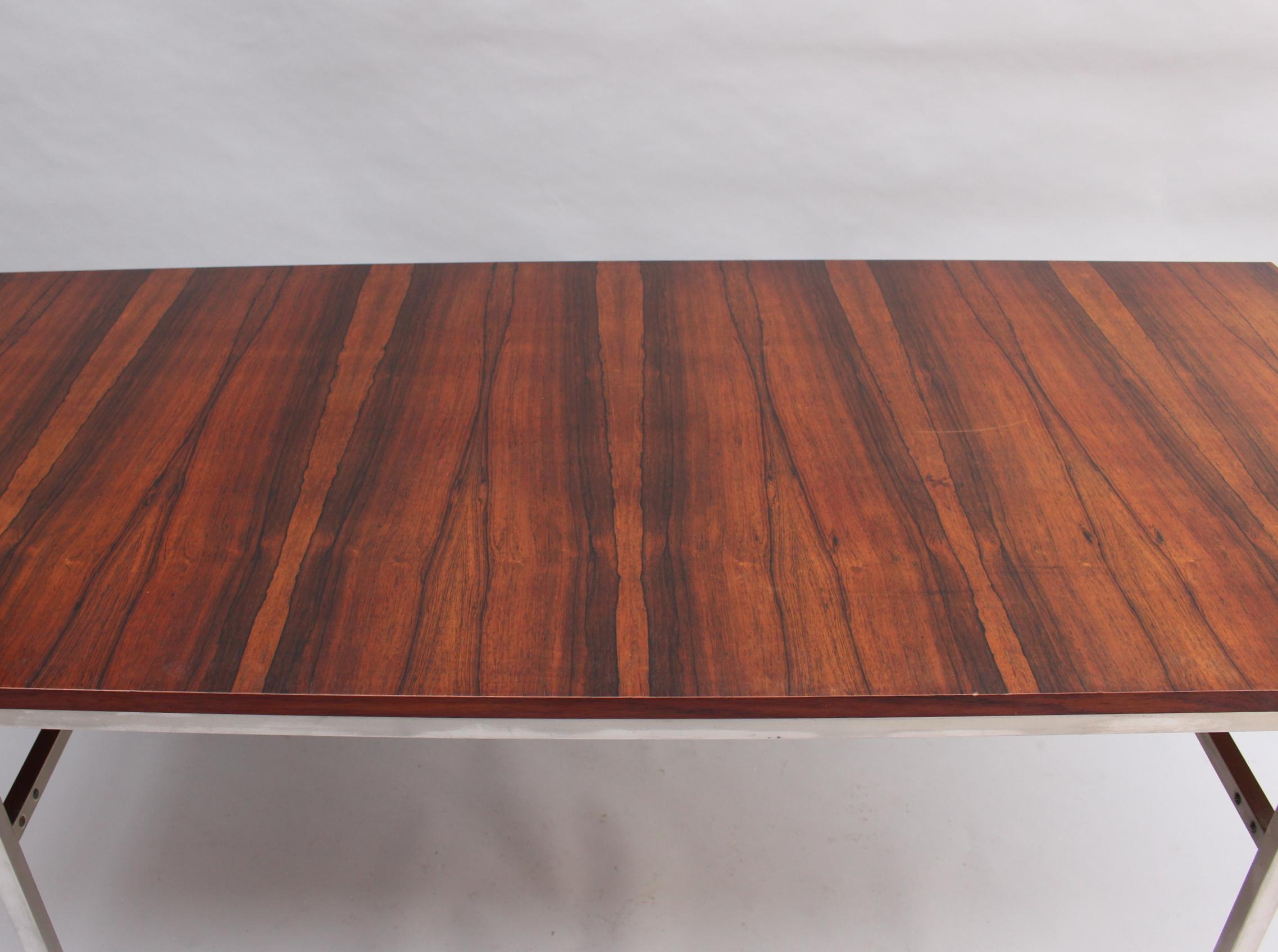 Ausziehbarer französischer Tisch aus Chrom und Palisanderholz aus den 1950er Jahren von Alain Richard im Angebot 3