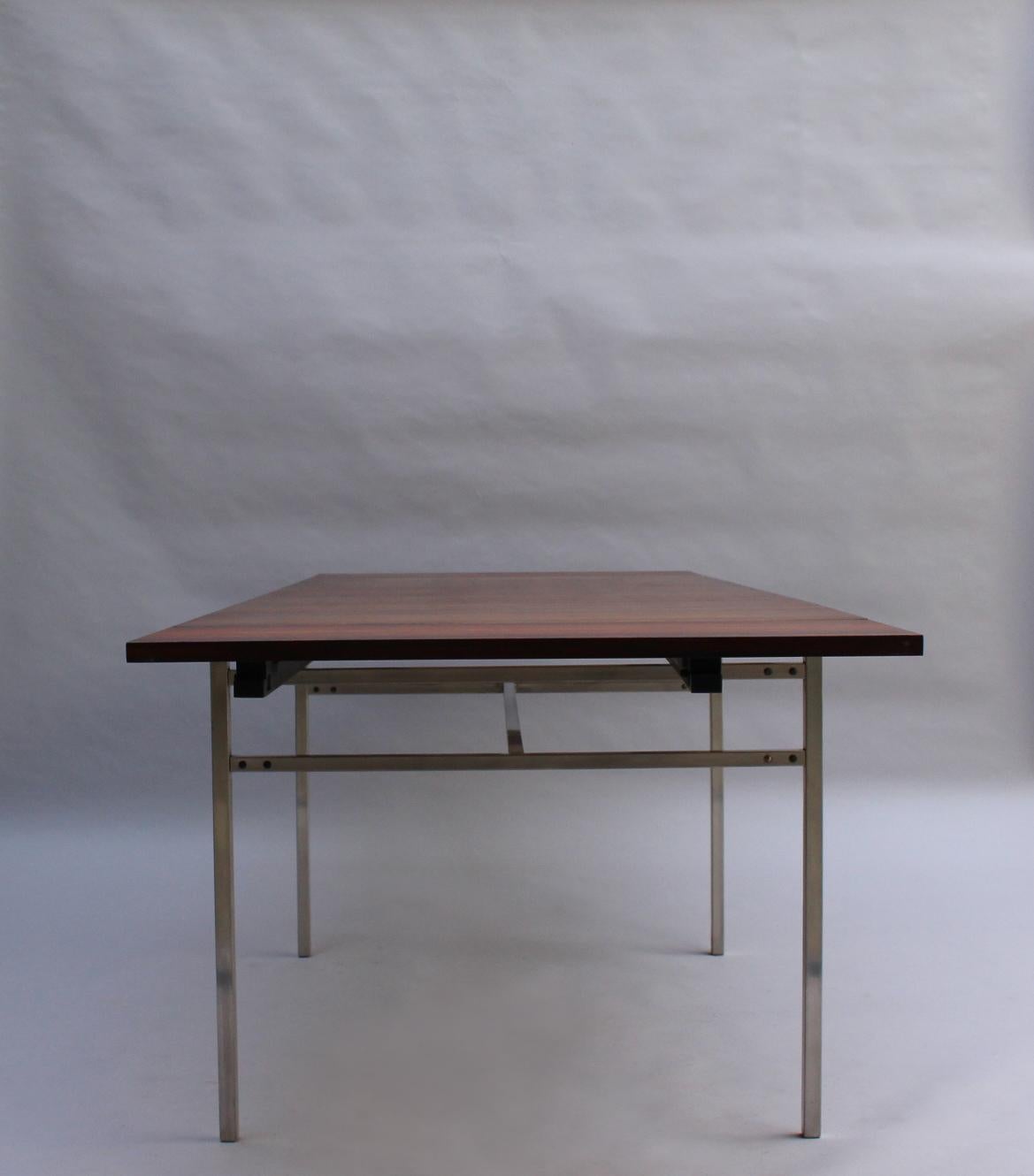 Table à rallonge extensible en chrome et bois de rose d'Alain Richard, France, années 1950 en vente 1