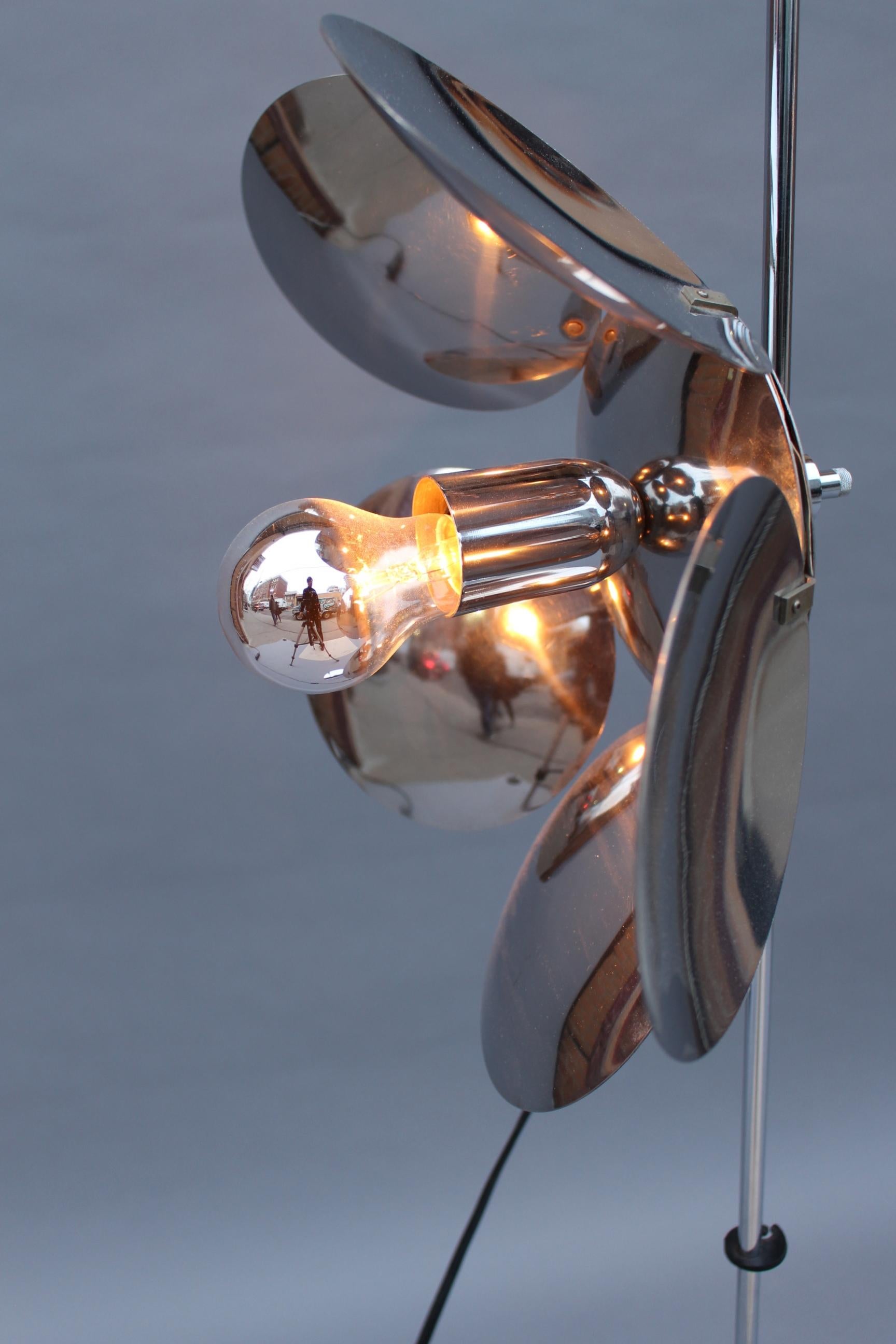 Fine French 1970s Adjustable Chrome Floor Lamp For Sale 7