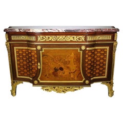 Una splendida cassettiera di Fontainebleau in stile Luigi XVI del XIX secolo, con finiture in bronzo dorato e intarsio