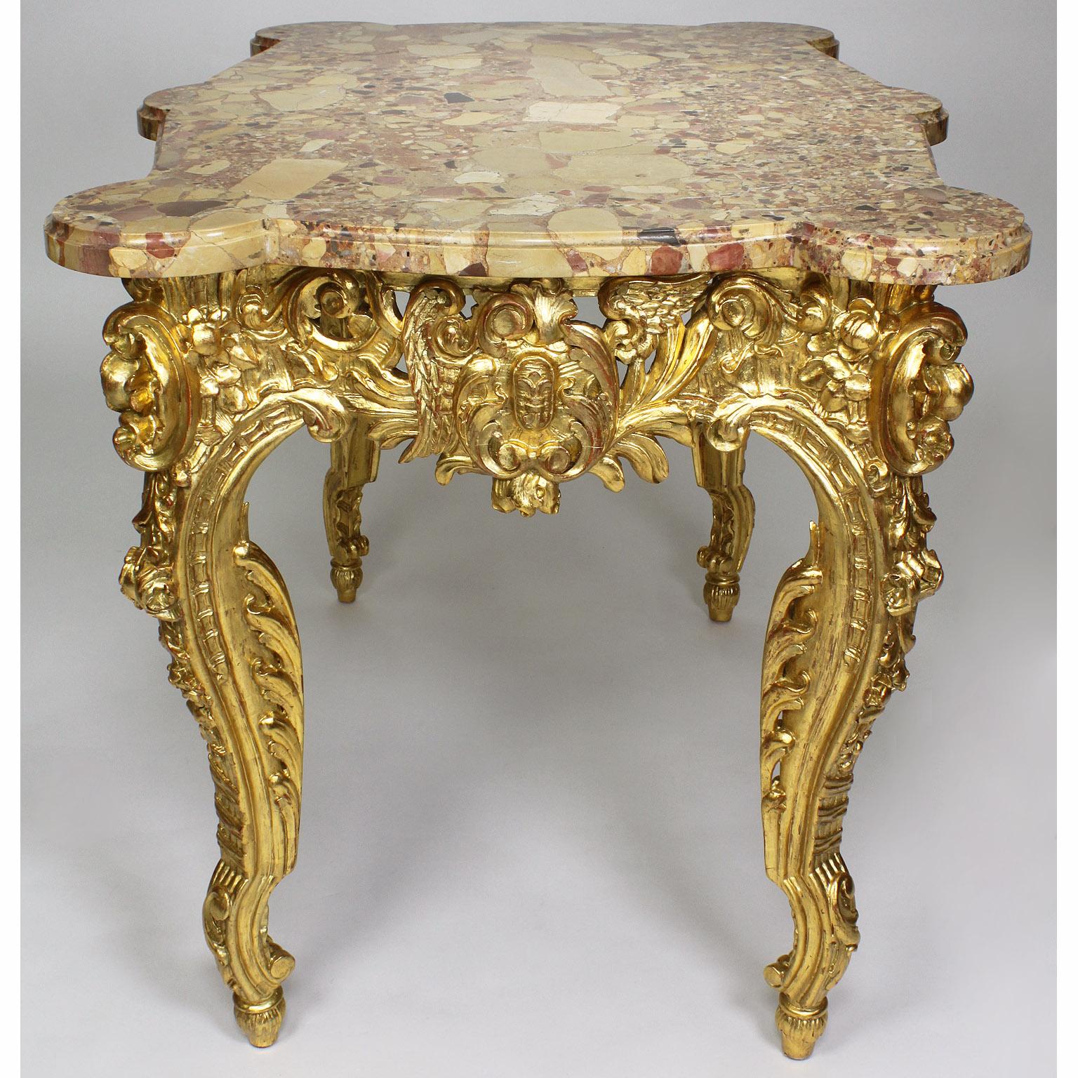 Table centrale royale sculptée en bois doré de style Louis XV du 19ème siècle en vente 6