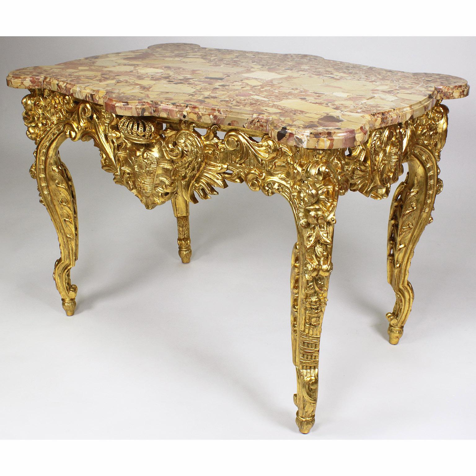 Französischer geschnitzter „Royal“-Mitteltisch aus vergoldetem Holz im Louis-XV-Stil des 19. Jahrhunderts (Marmor) im Angebot
