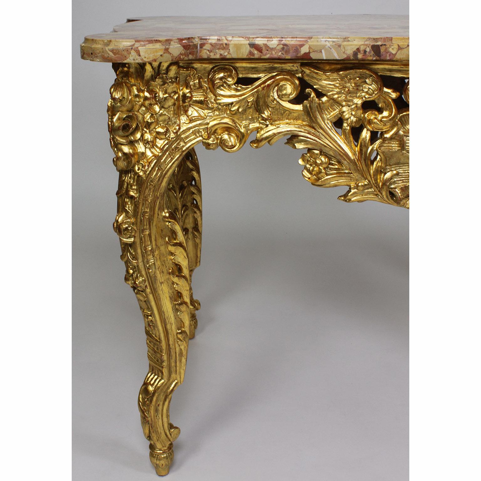 Table centrale royale sculptée en bois doré de style Louis XV du 19ème siècle en vente 2