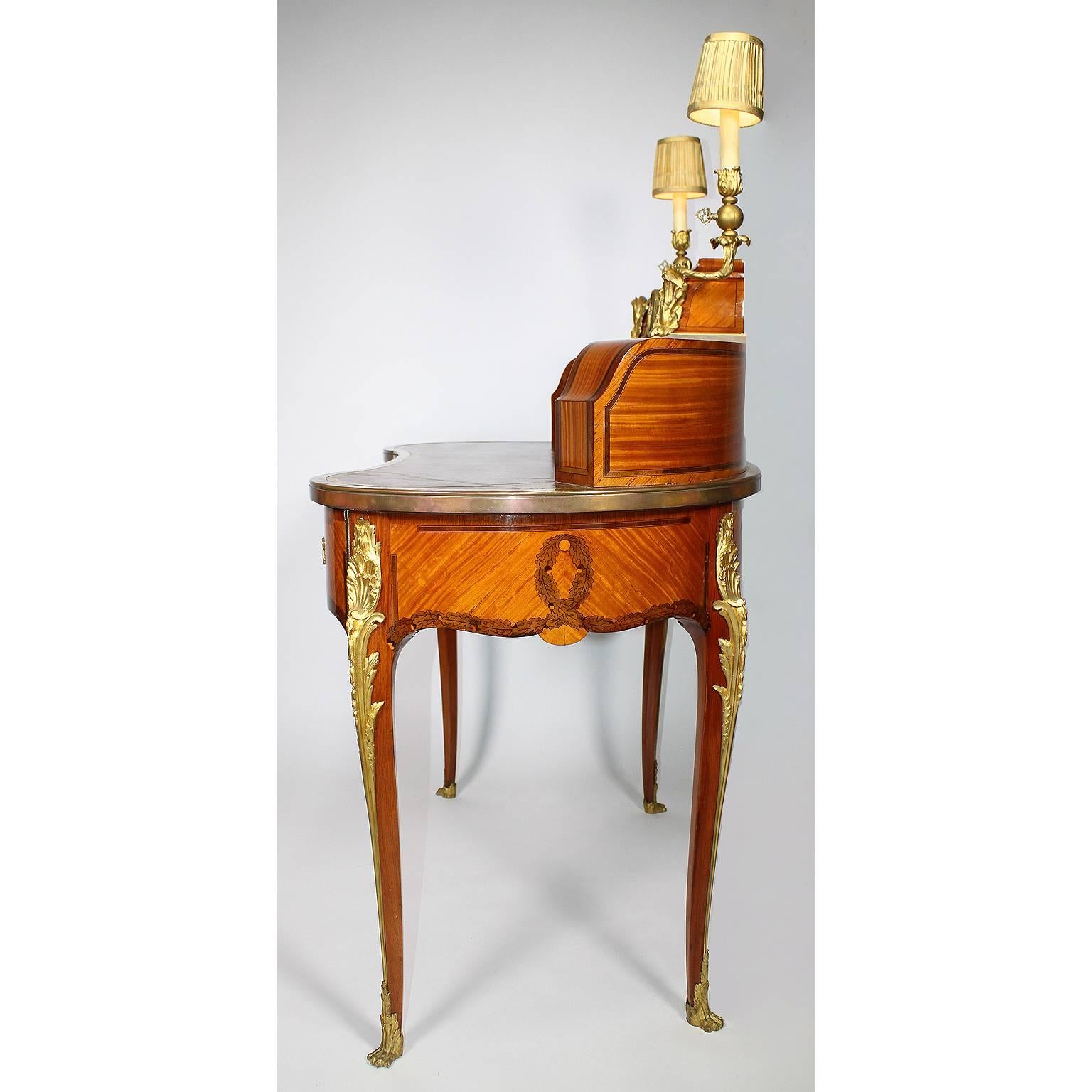 Französischer Schreibtisch für Damen im Louis-XV-Stil des 19. Jahrhunderts aus Tulpenholz und Goldbronze im Angebot 4