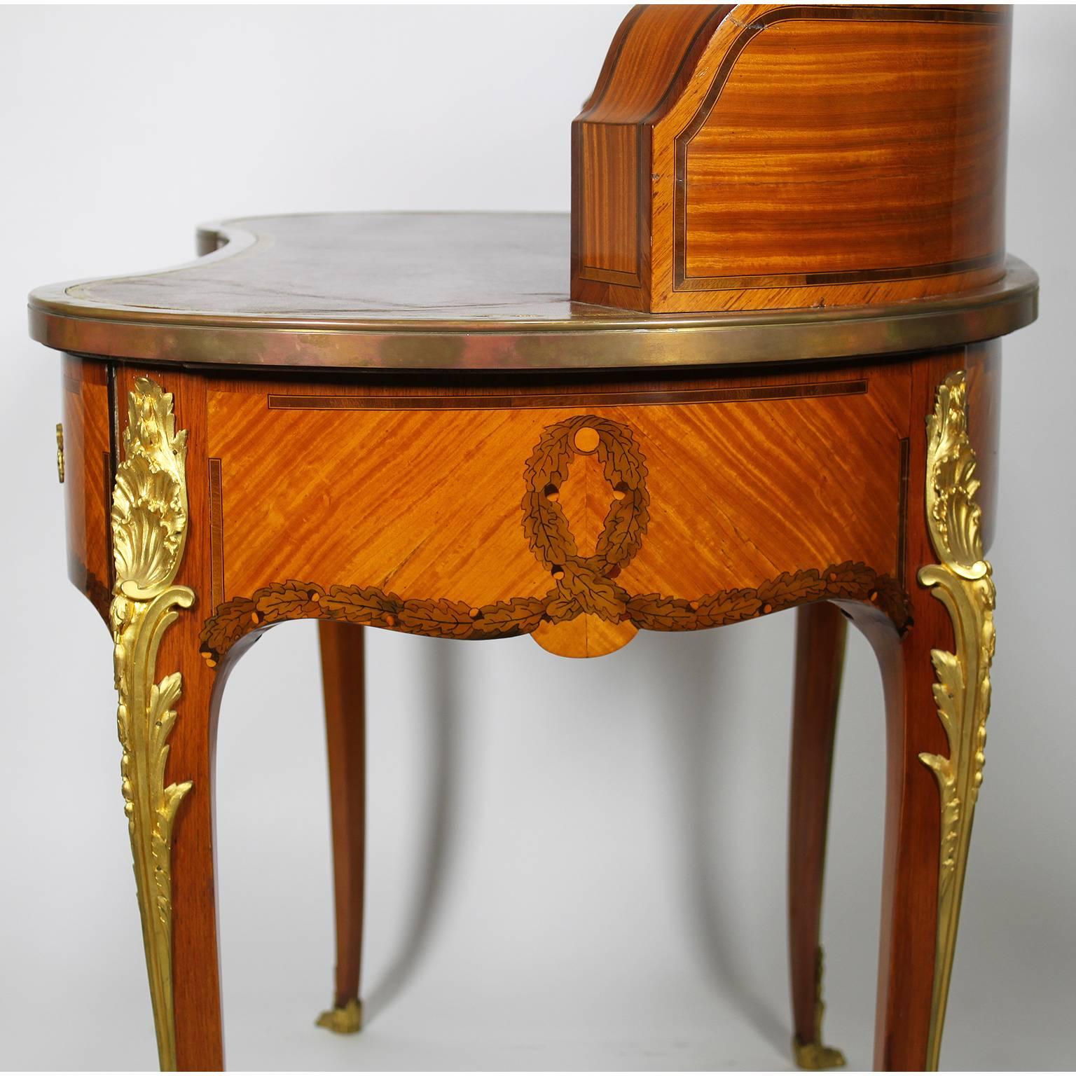 Raffinata scrivania da donna francese del XIX secolo in stile Luigi XV in legno di tulipano e ormolatura in vendita 5