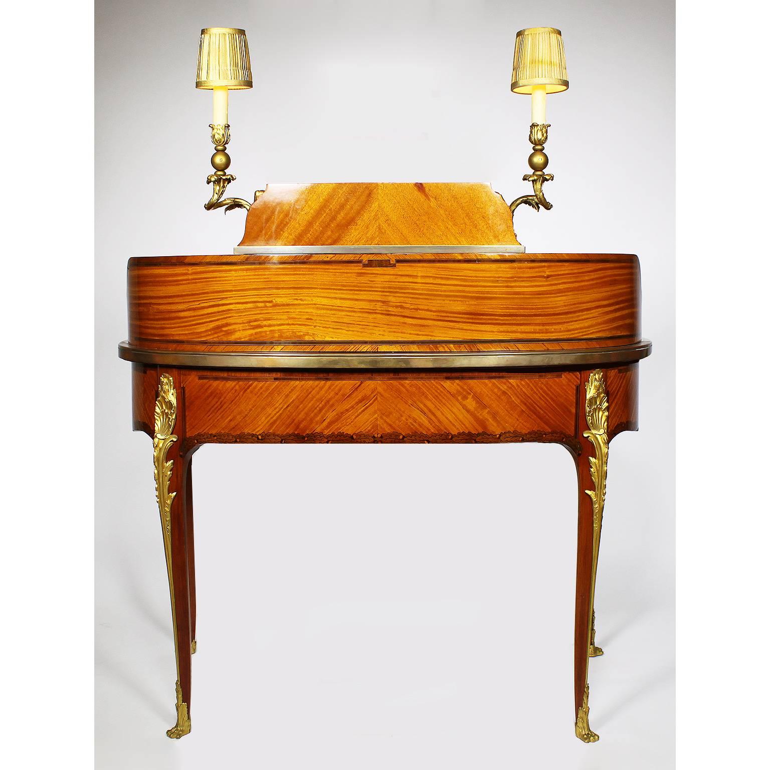 Französischer Schreibtisch für Damen im Louis-XV-Stil des 19. Jahrhunderts aus Tulpenholz und Goldbronze im Angebot 6