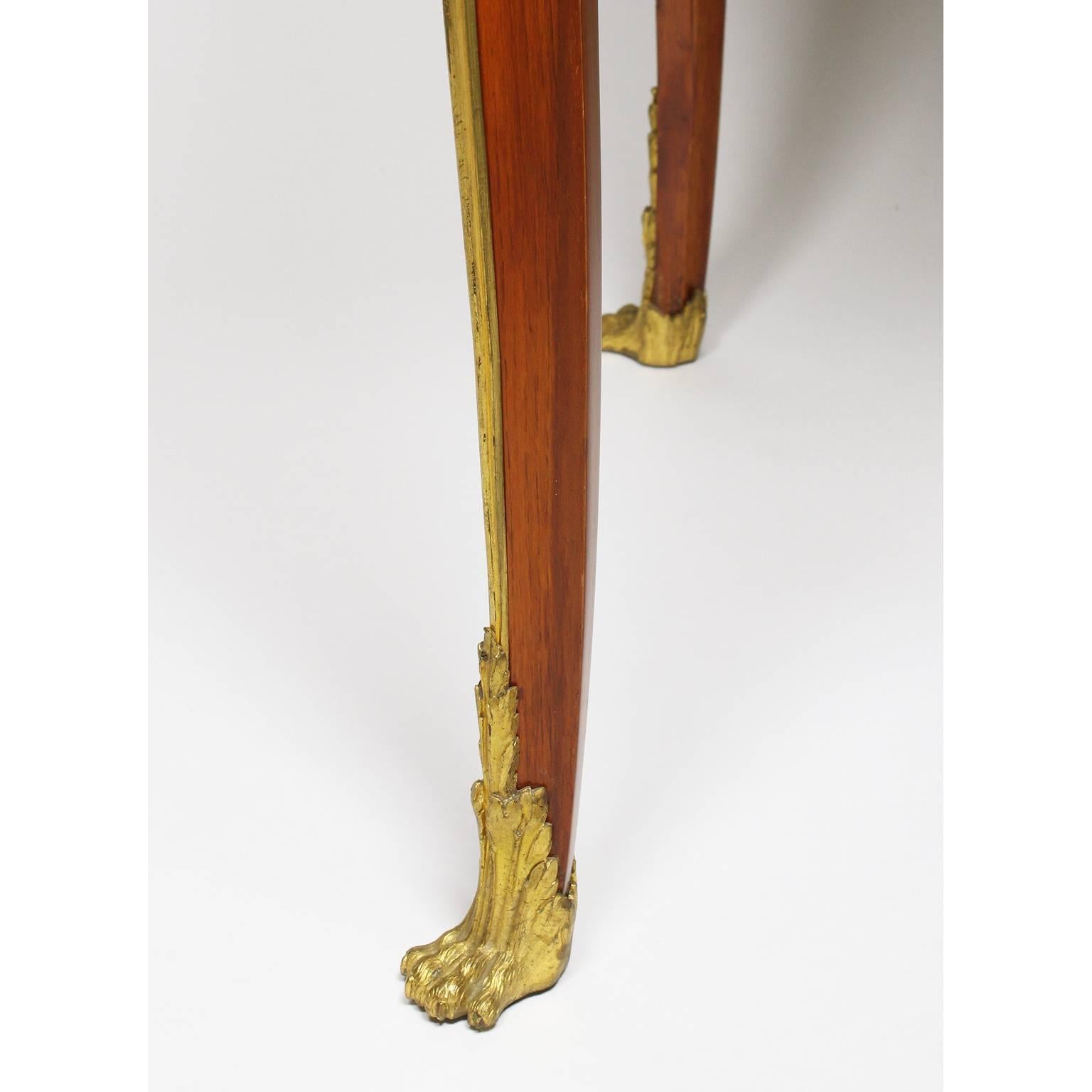Raffinata scrivania da donna francese del XIX secolo in stile Luigi XV in legno di tulipano e ormolatura in vendita 7