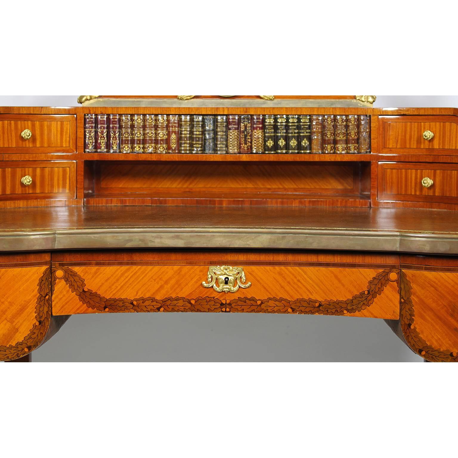 Französischer Schreibtisch für Damen im Louis-XV-Stil des 19. Jahrhunderts aus Tulpenholz und Goldbronze (Geschnitzt) im Angebot
