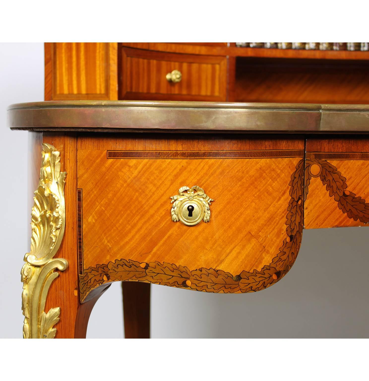 Raffinata scrivania da donna francese del XIX secolo in stile Luigi XV in legno di tulipano e ormolatura In condizioni buone in vendita a Los Angeles, CA