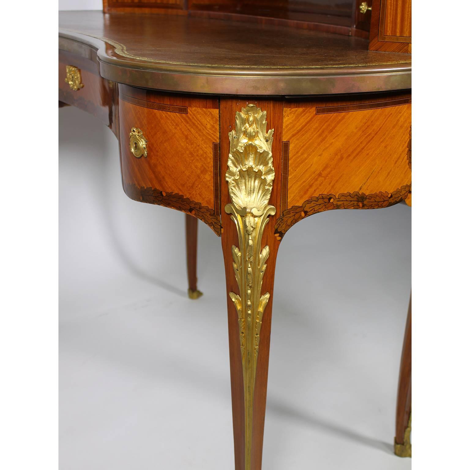 Französischer Schreibtisch für Damen im Louis-XV-Stil des 19. Jahrhunderts aus Tulpenholz und Goldbronze im Angebot 3