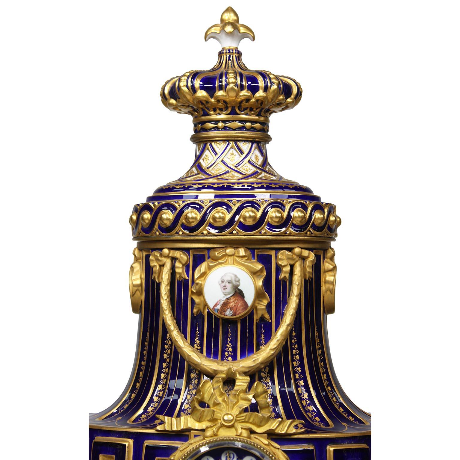 Un raffinato set di orologi in porcellana di Sèvres del XIX secolo In condizioni buone in vendita a Los Angeles, CA