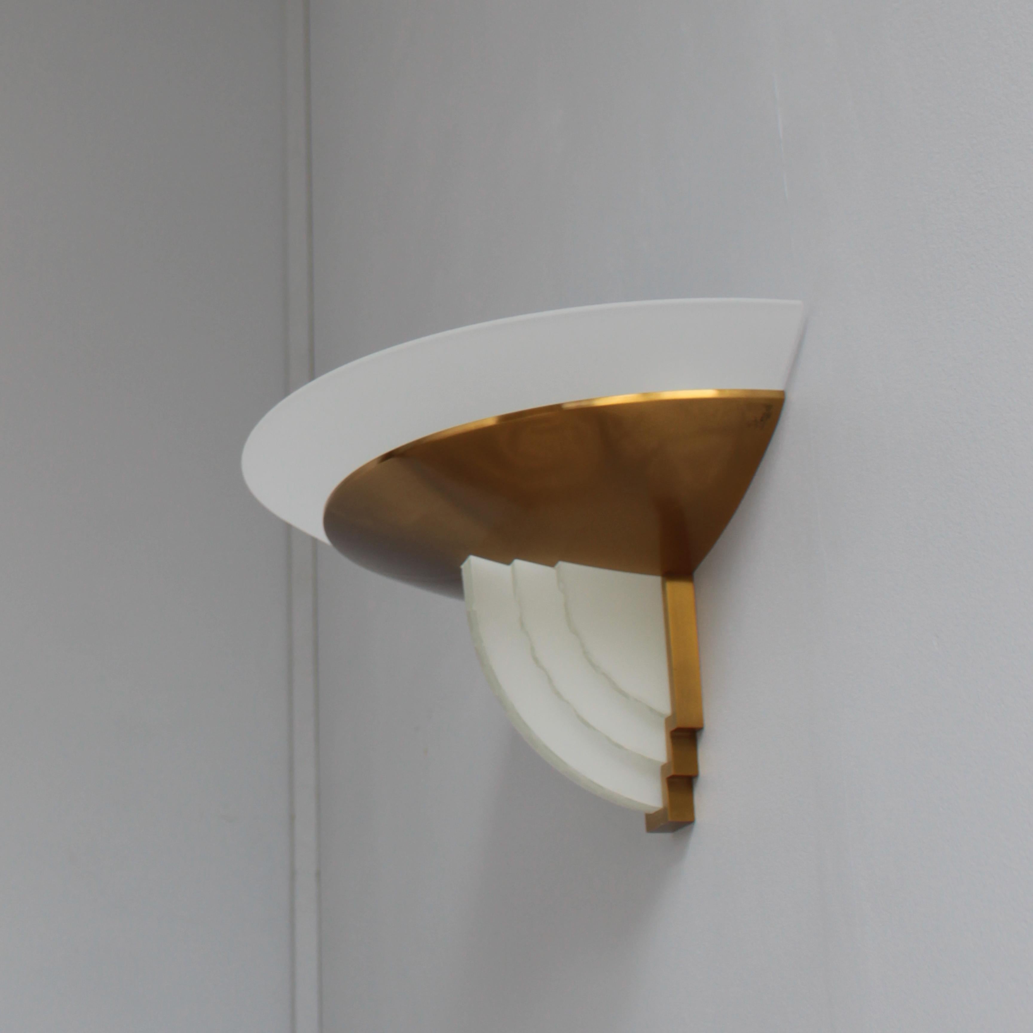 A Fine French Art Deco Bronze and Cut Glass Sconce by Perzel For Sale 8