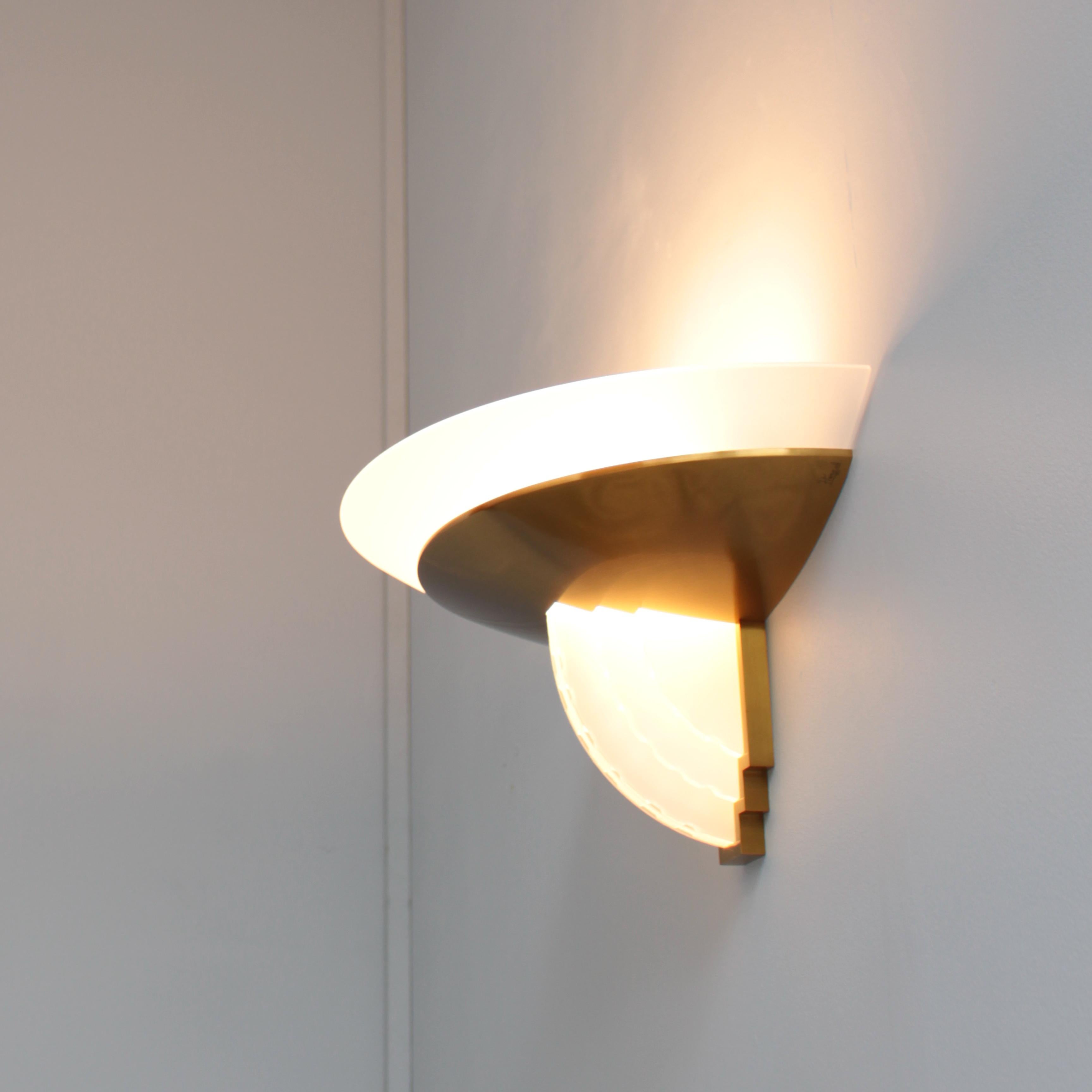A Fine French Art Deco Bronze and Cut Glass Sconce by Perzel For Sale 9