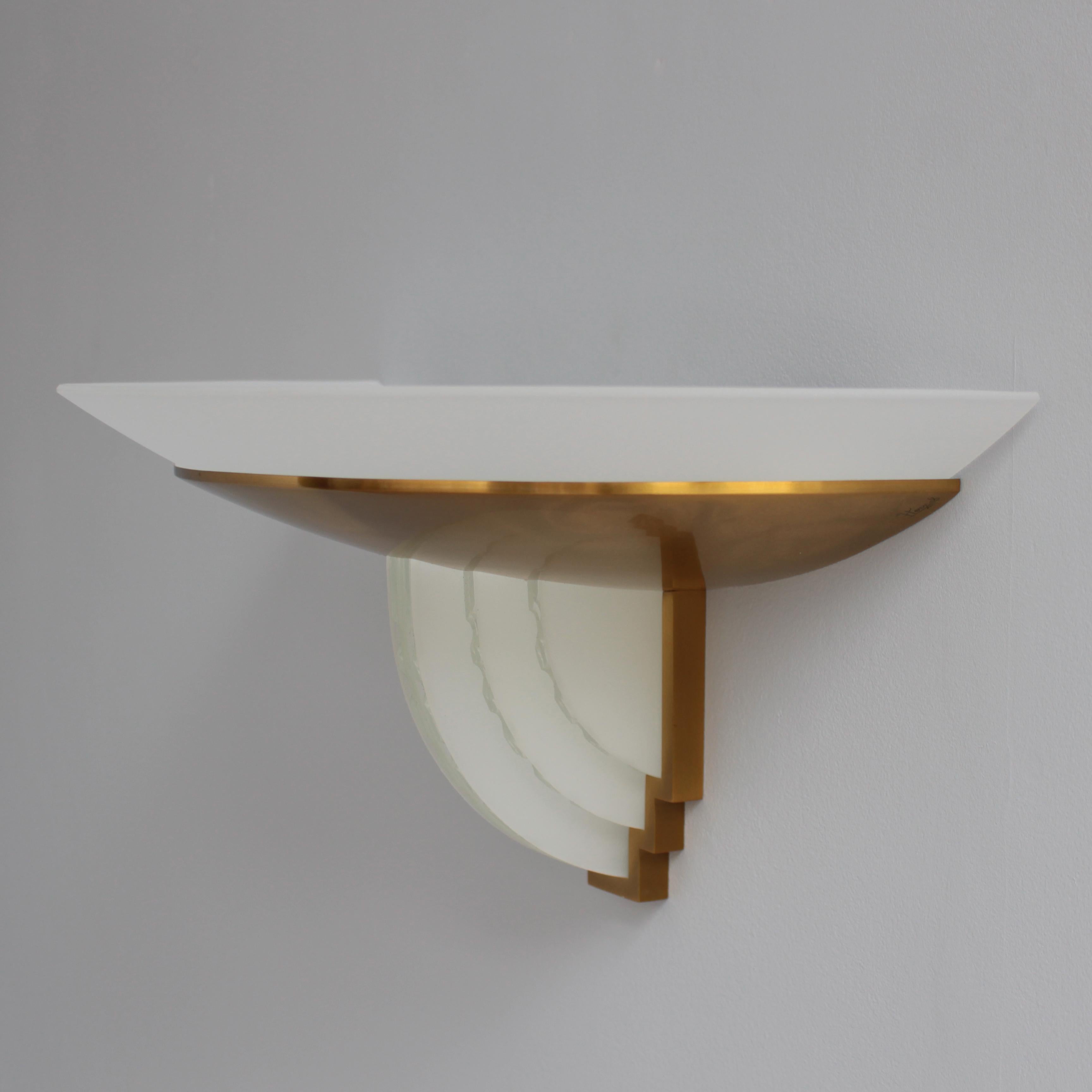 A creation from the 1930s by Jean Perzel - A fine French Art Deco wall light with some frosted and clear hand-cut crystal glass underlined with a bronze frame which supports a double bowls in bronze and a frosted glass.
Beautiful original gilded
