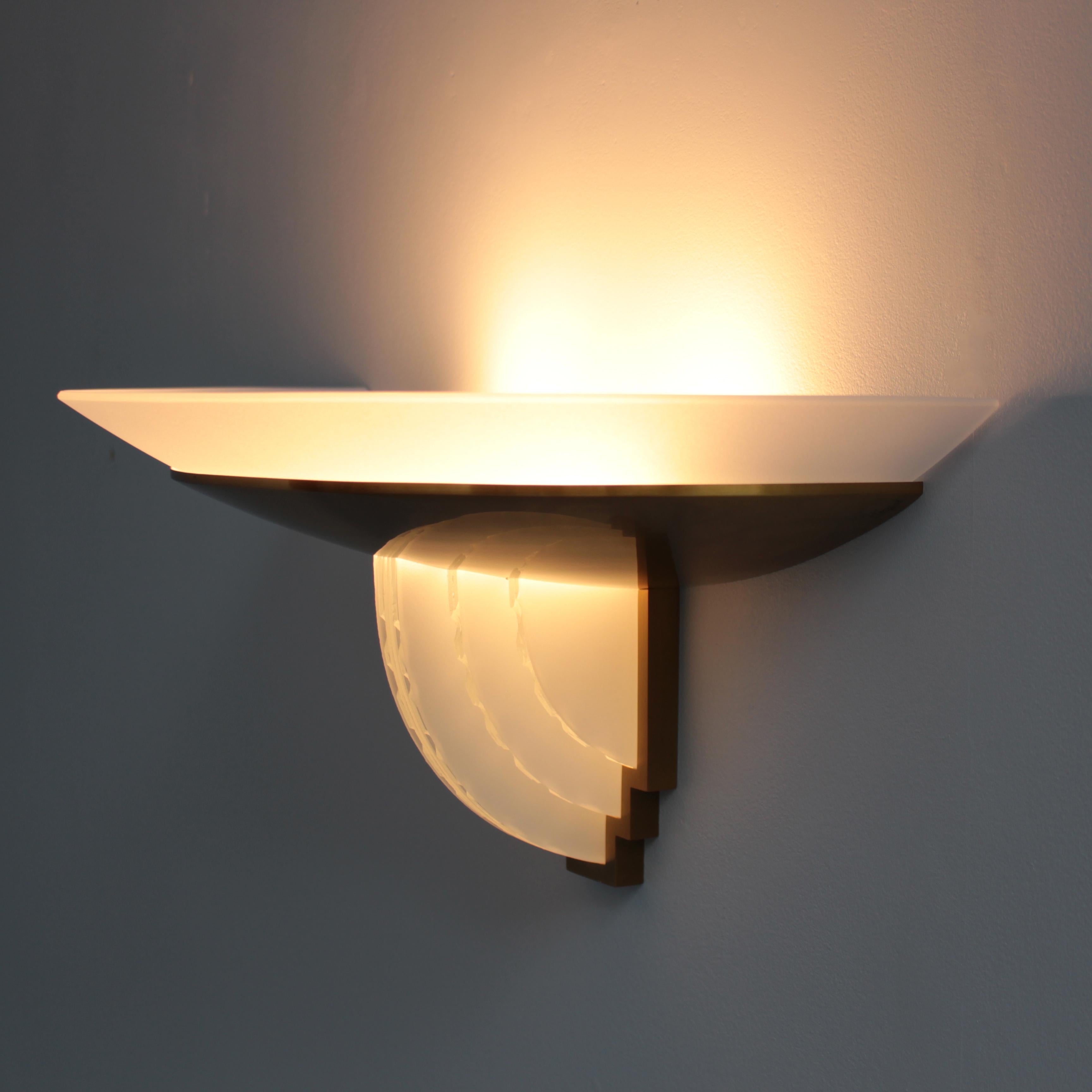 A Fine French Art Deco Bronze and Cut Glass Sconce by Perzel In Good Condition For Sale In Long Island City, NY
