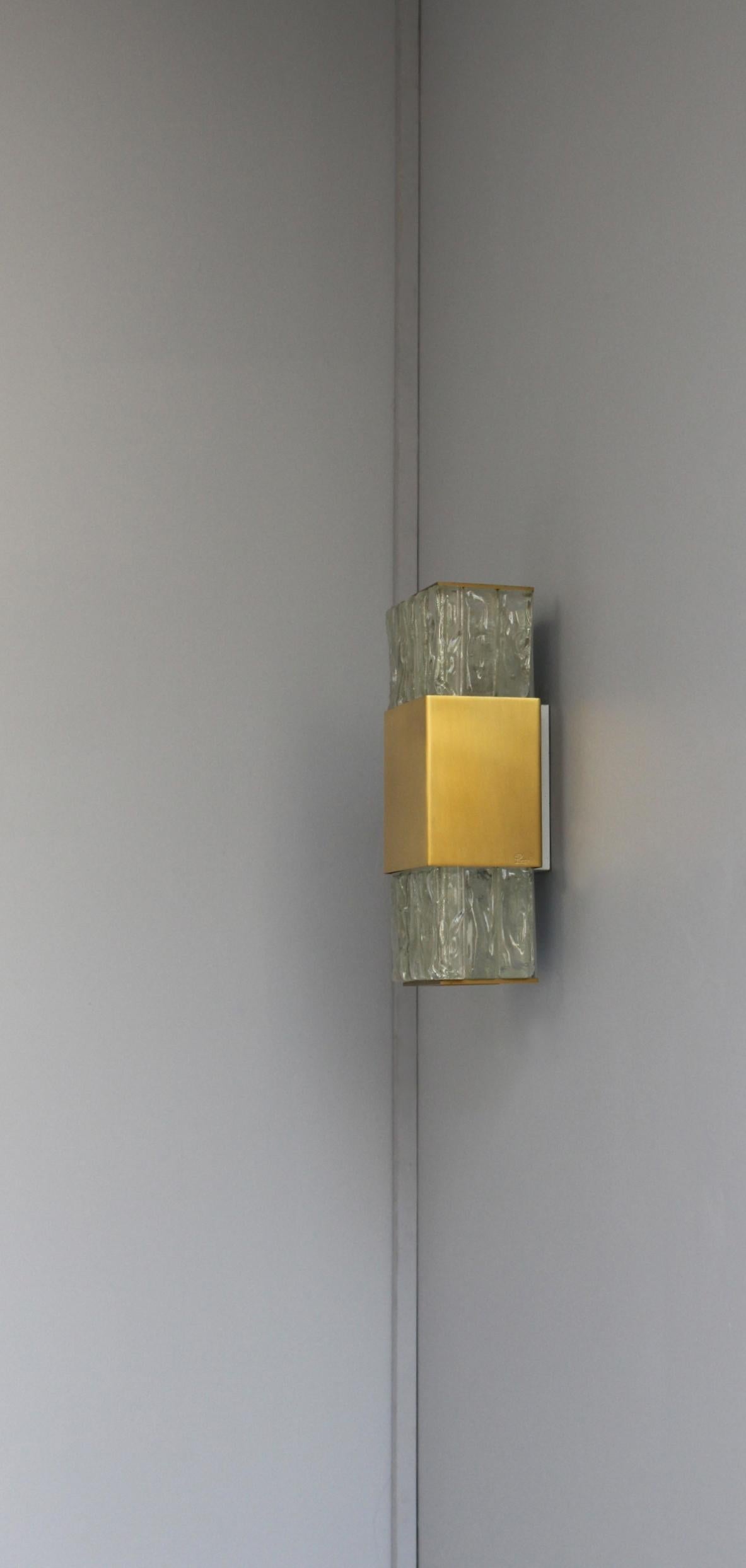 Mid-20th Century Fine French Art Deco Bronze and Slabs Glass Sconce by Jean Perzel For Sale