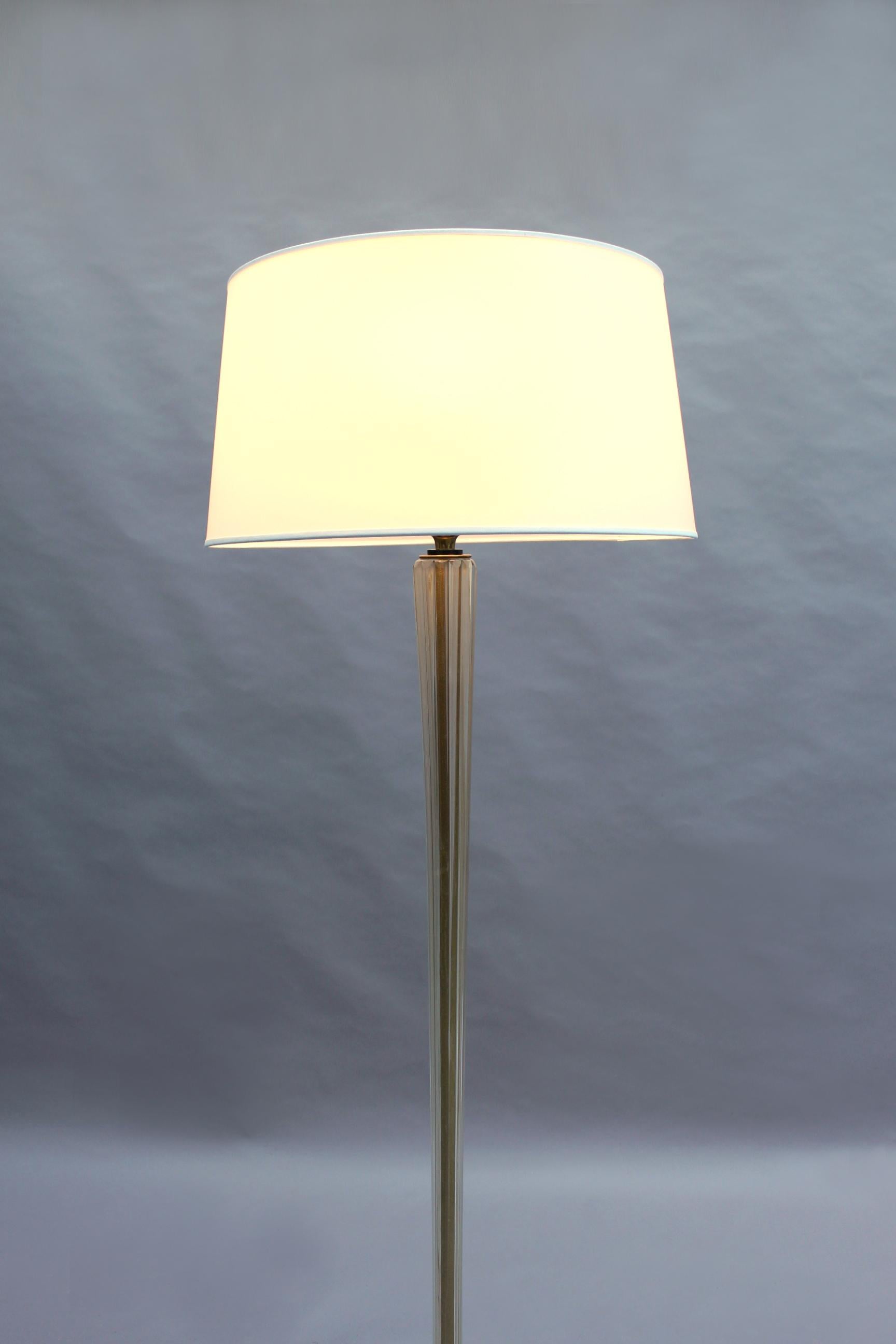 Fine French Art Deco Glass and Bronze Floor Lamp In Good Condition For Sale In Long Island City, NY