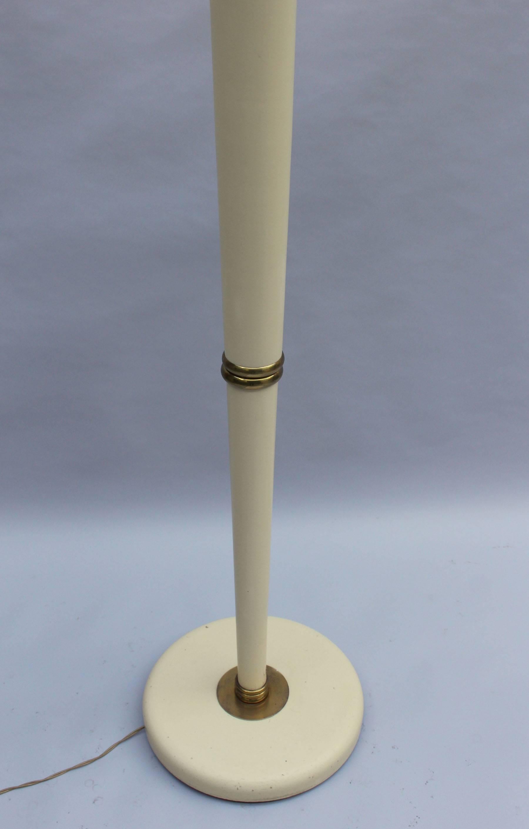 Fine French Art Deco Lacquered Floor Lamp with Glass and Brass details For Sale 5