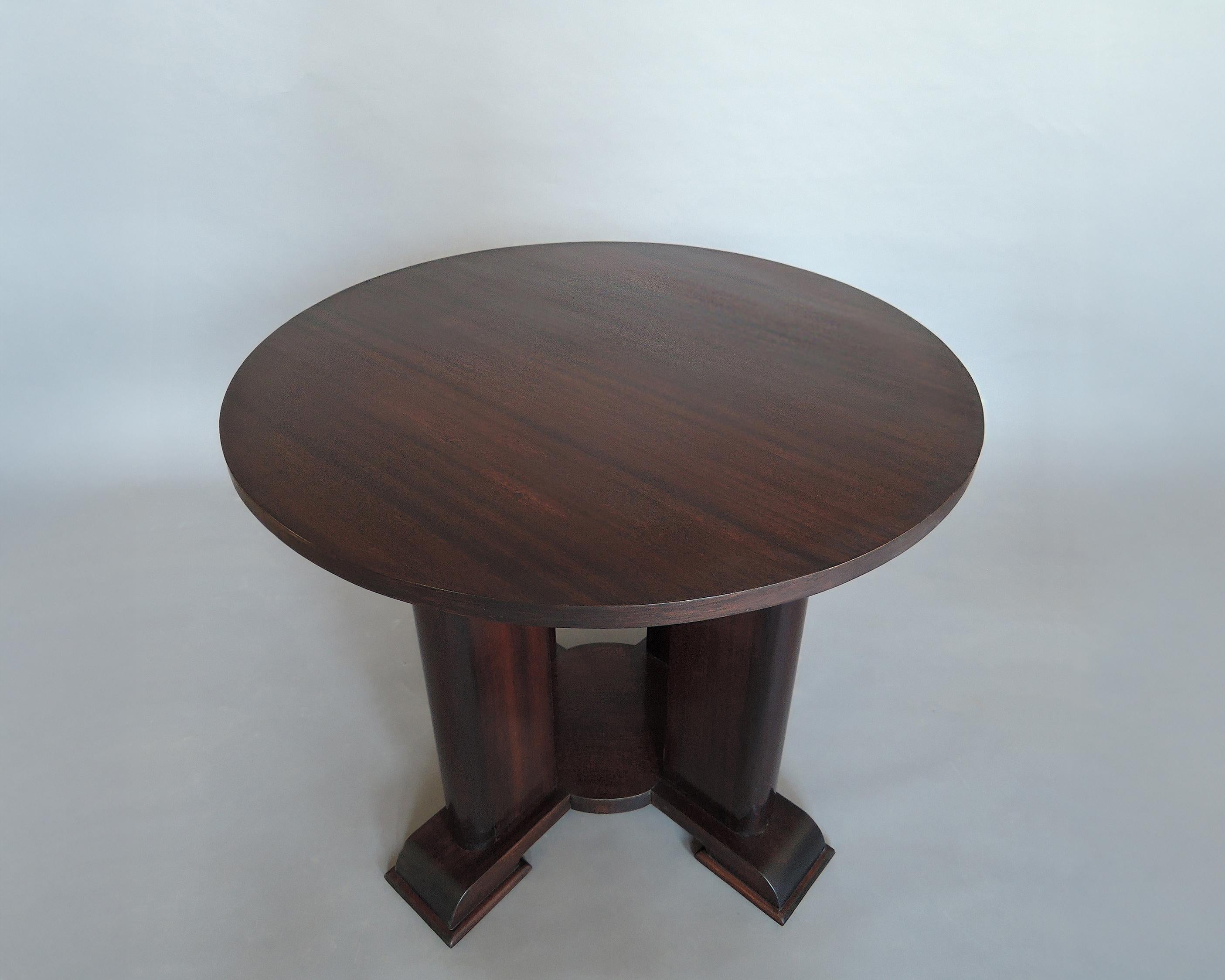 Fina mesa auxiliar francesa de caoba Art Decó Caoba