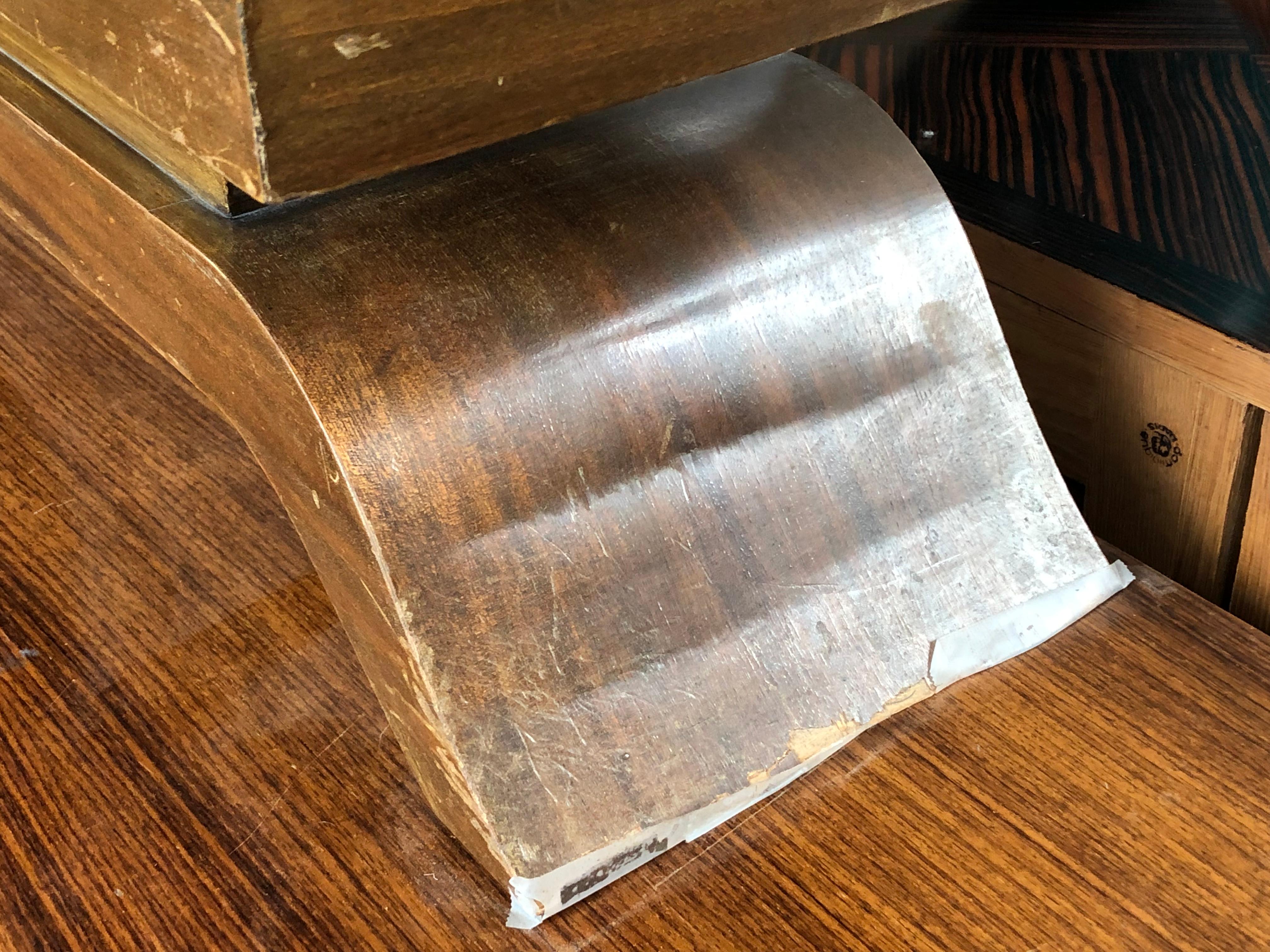 Un fino tocador francés Art Deco con espejo y caoba en venta 3