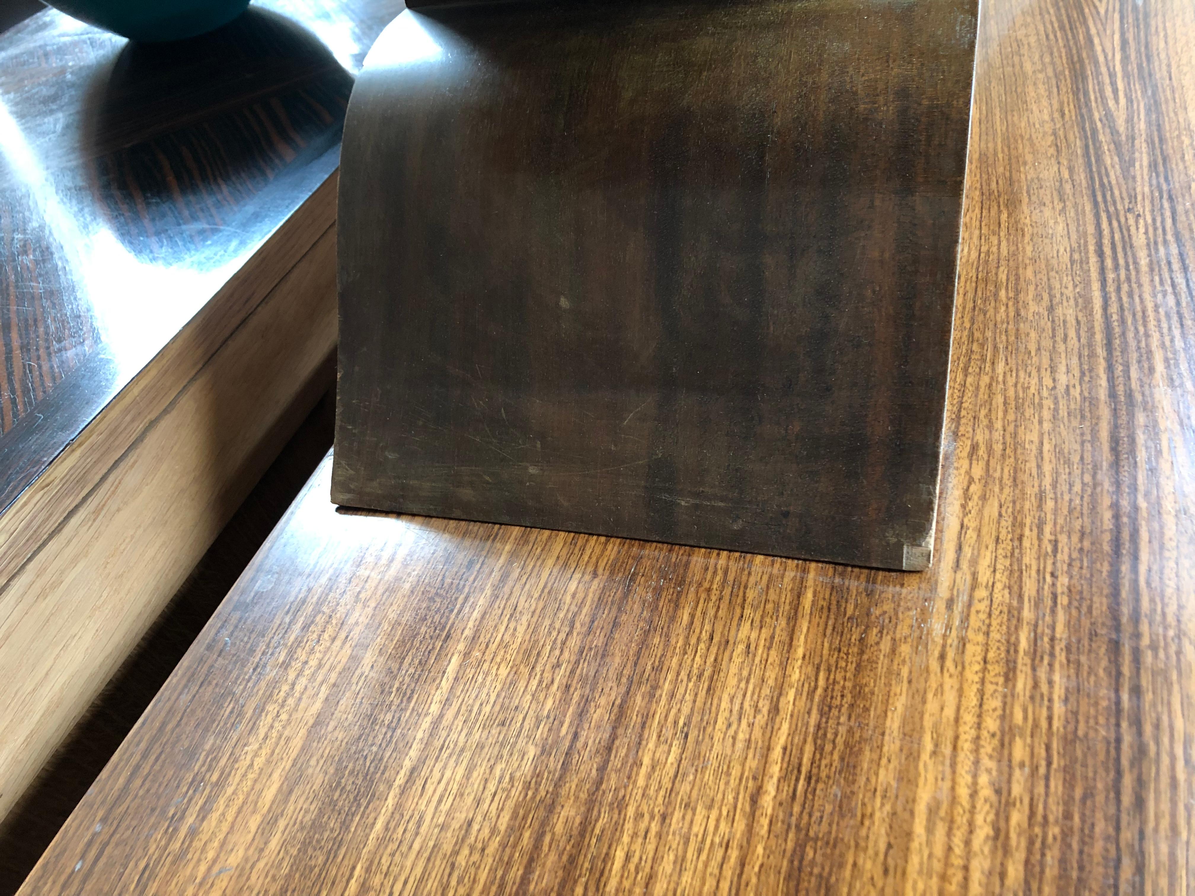 Un fino tocador francés Art Deco con espejo y caoba en venta 6