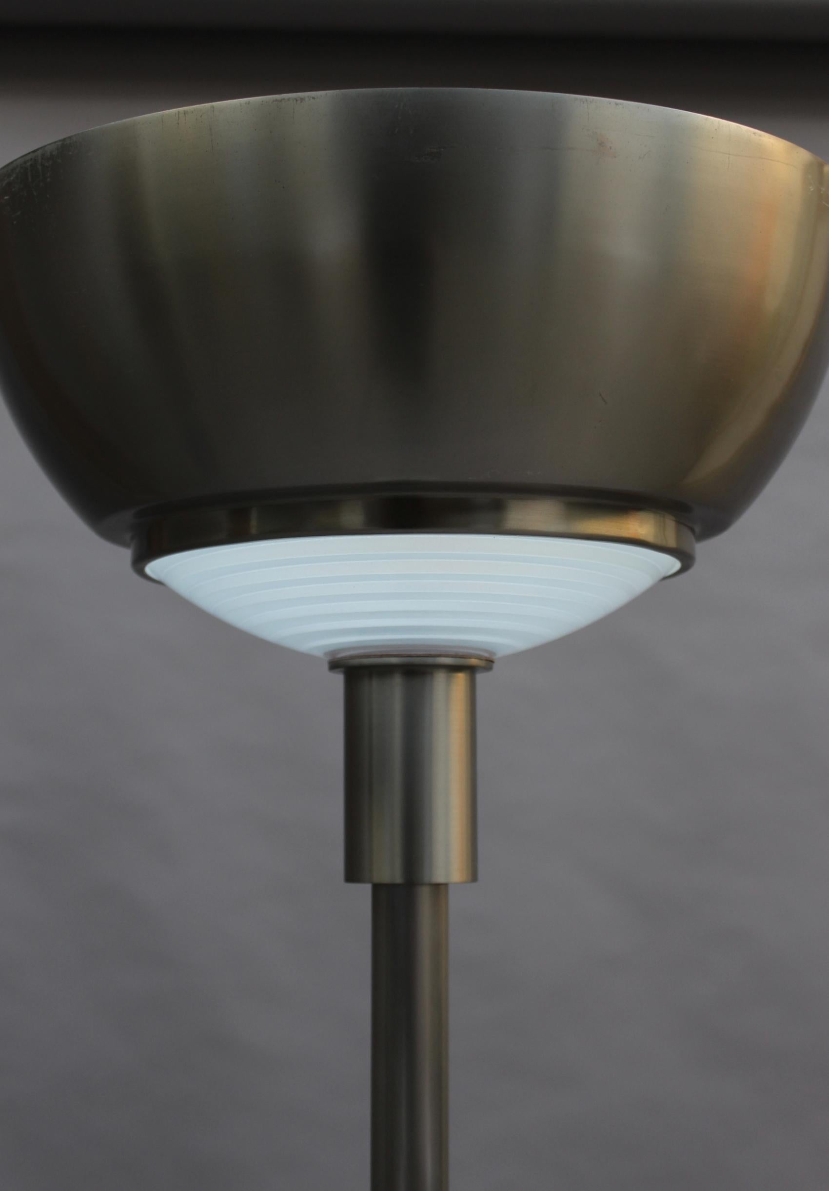 Französische Stehlampe aus Nickel und Glas im Art déco-Stil von Jean Perzel, Art déco im Angebot 1
