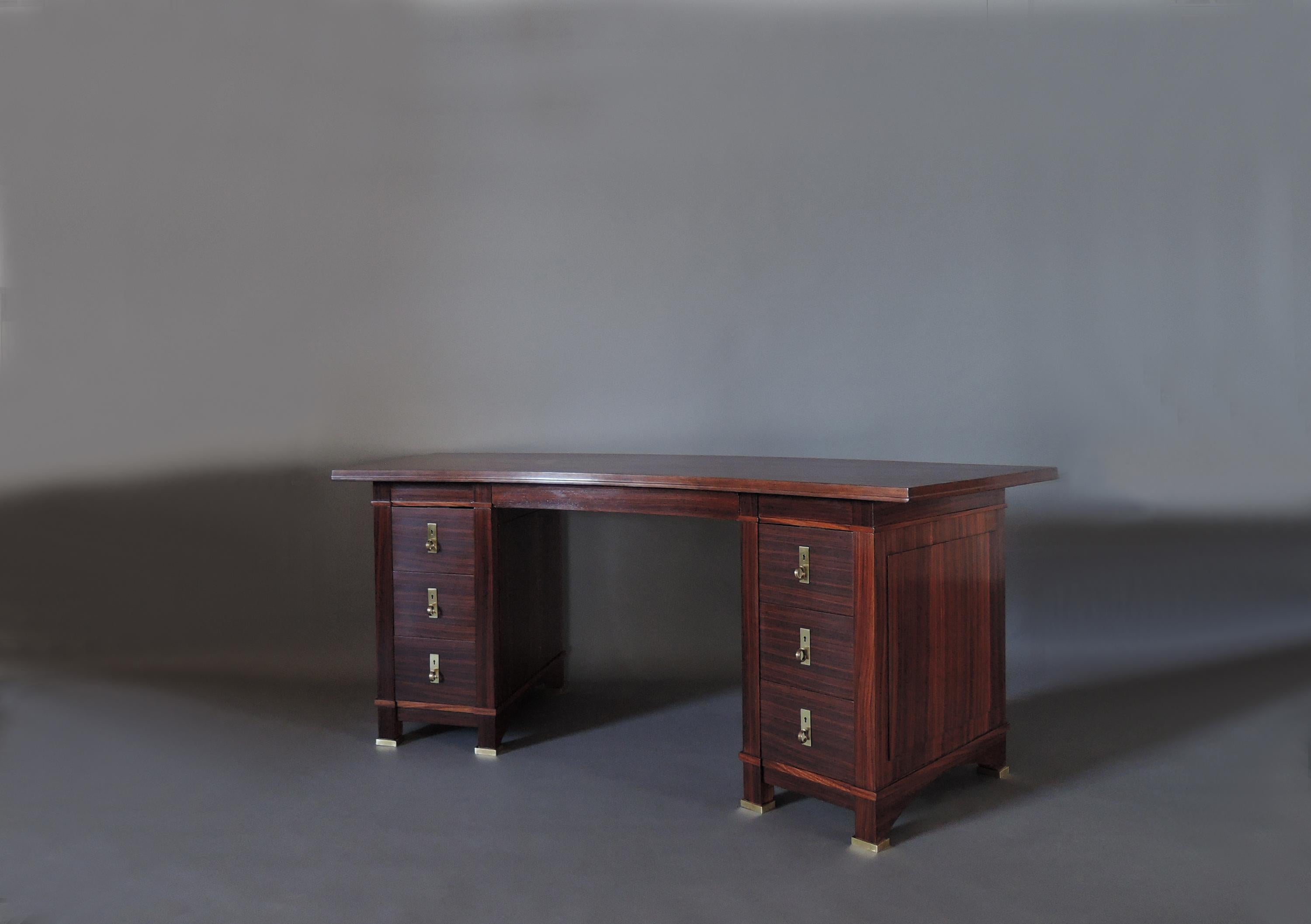 Fine French Art Deco Palisander Pedestal Desk with Bronze Details In Good Condition In Long Island City, NY