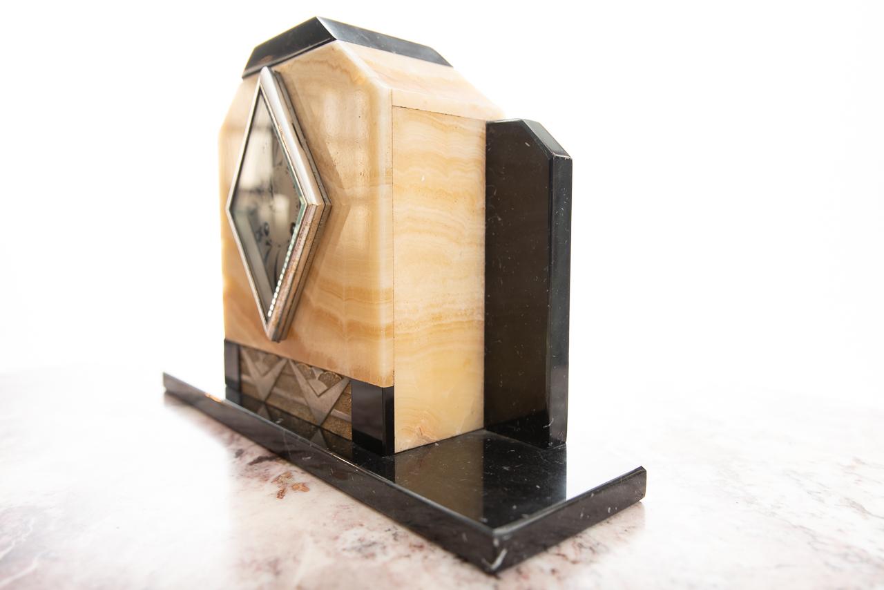 Fine French Art Deco Siena and Black Marble Triangular Dial Clock by Marti In Good Condition For Sale In Cheltenham, GB
