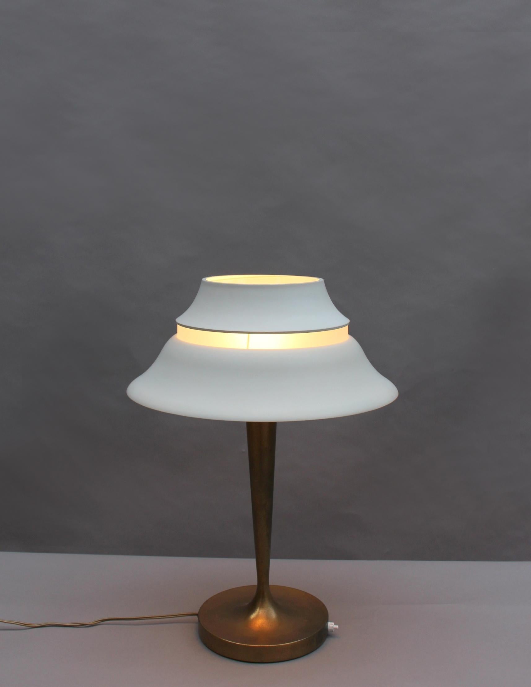 Français Lampe de table Art Déco française par Jean Perzel en vente