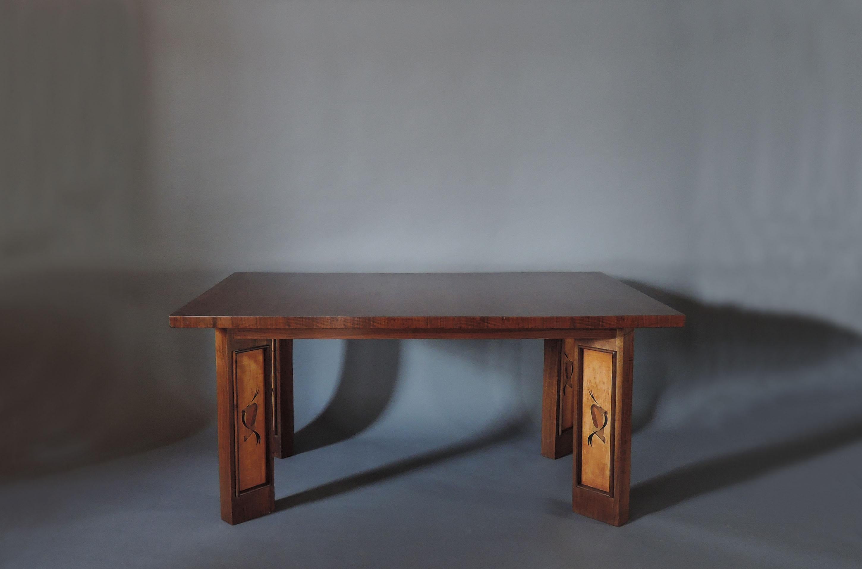 A Fine French Art Deco Walnut Dining Table In Good Condition In Long Island City, NY