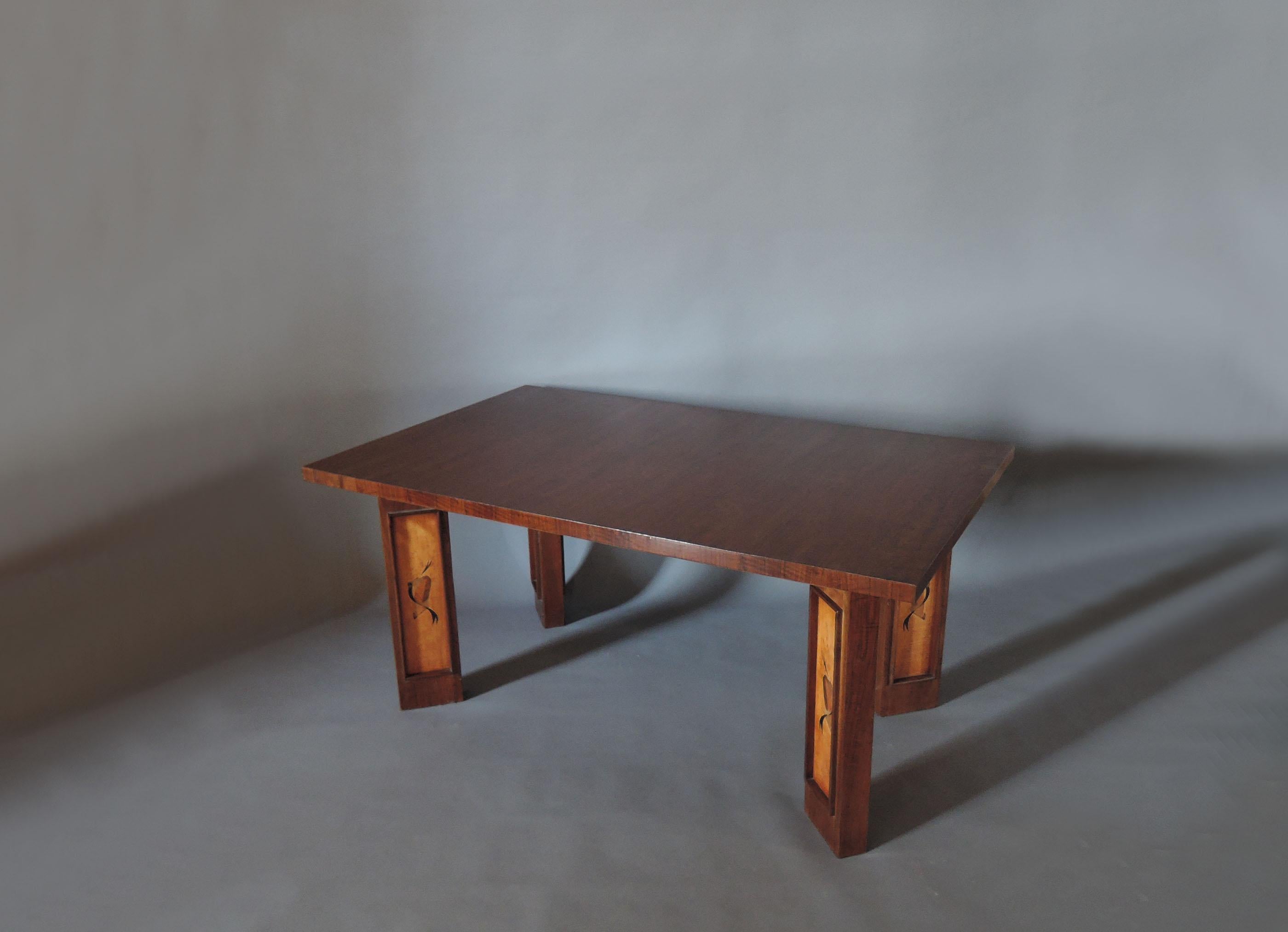 Mid-20th Century A Fine French Art Deco Walnut Dining Table